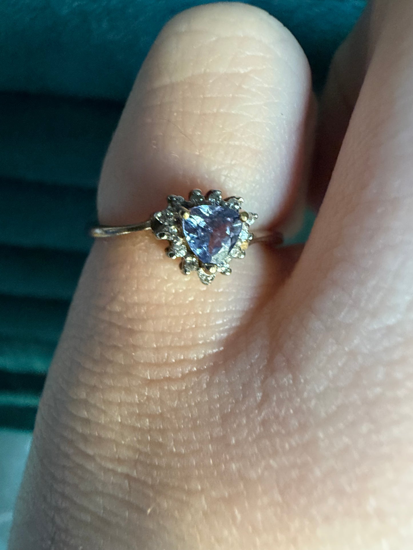9ct gold tanzanite and diamond ring