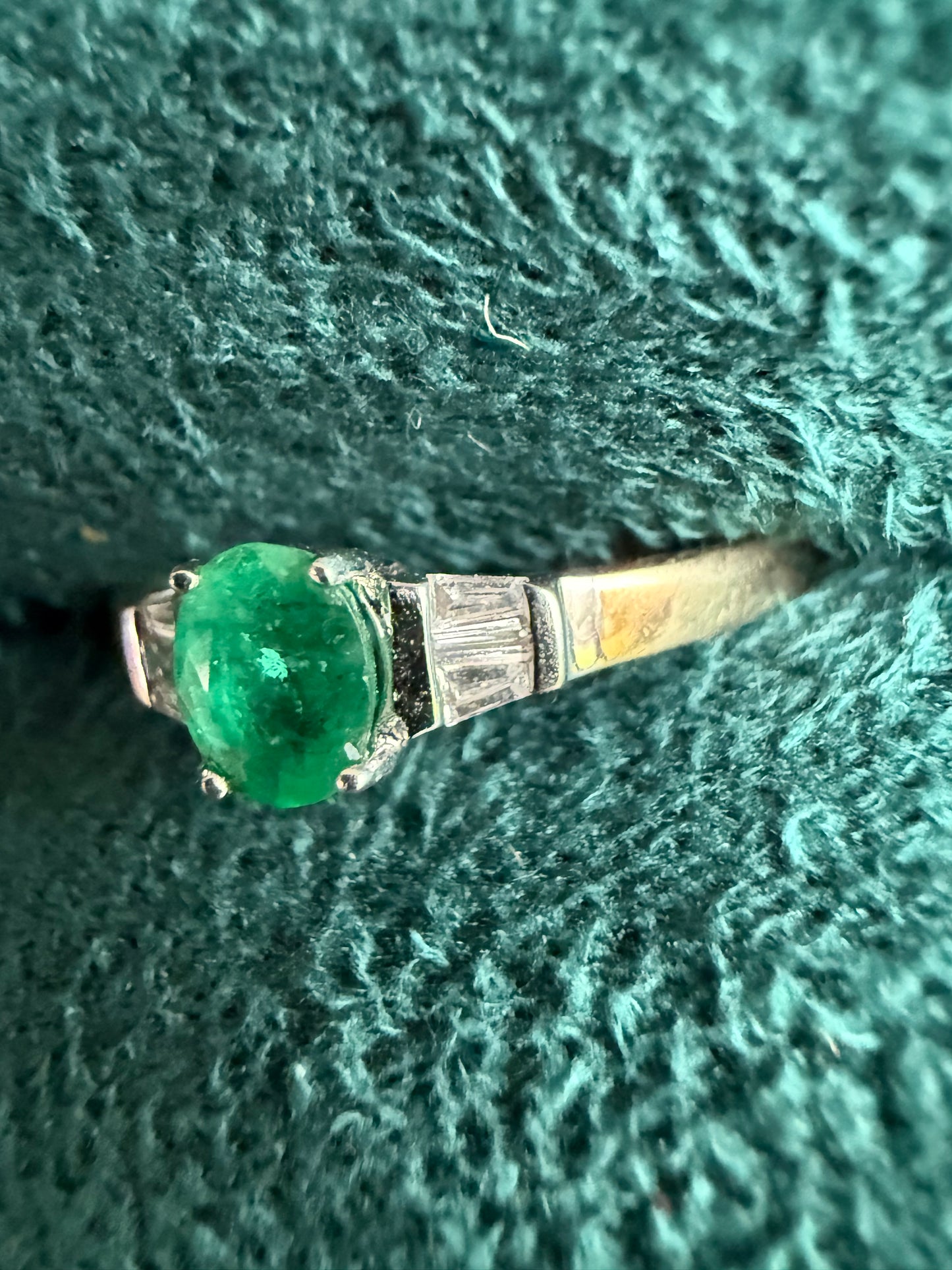 9ct gold emerald and baguette cut diamond ring