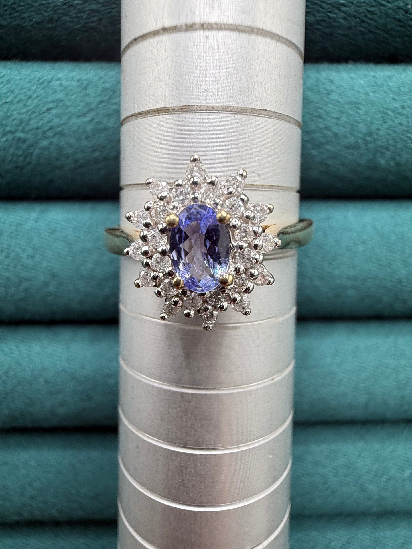 9ct gold tanzanite and diamond cluster ring