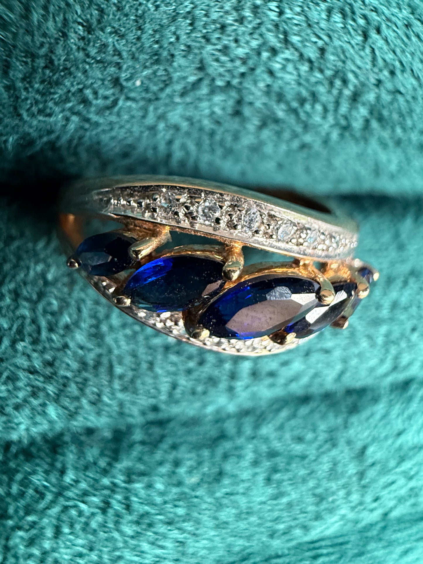 9ct gold sapphire and diamond ring