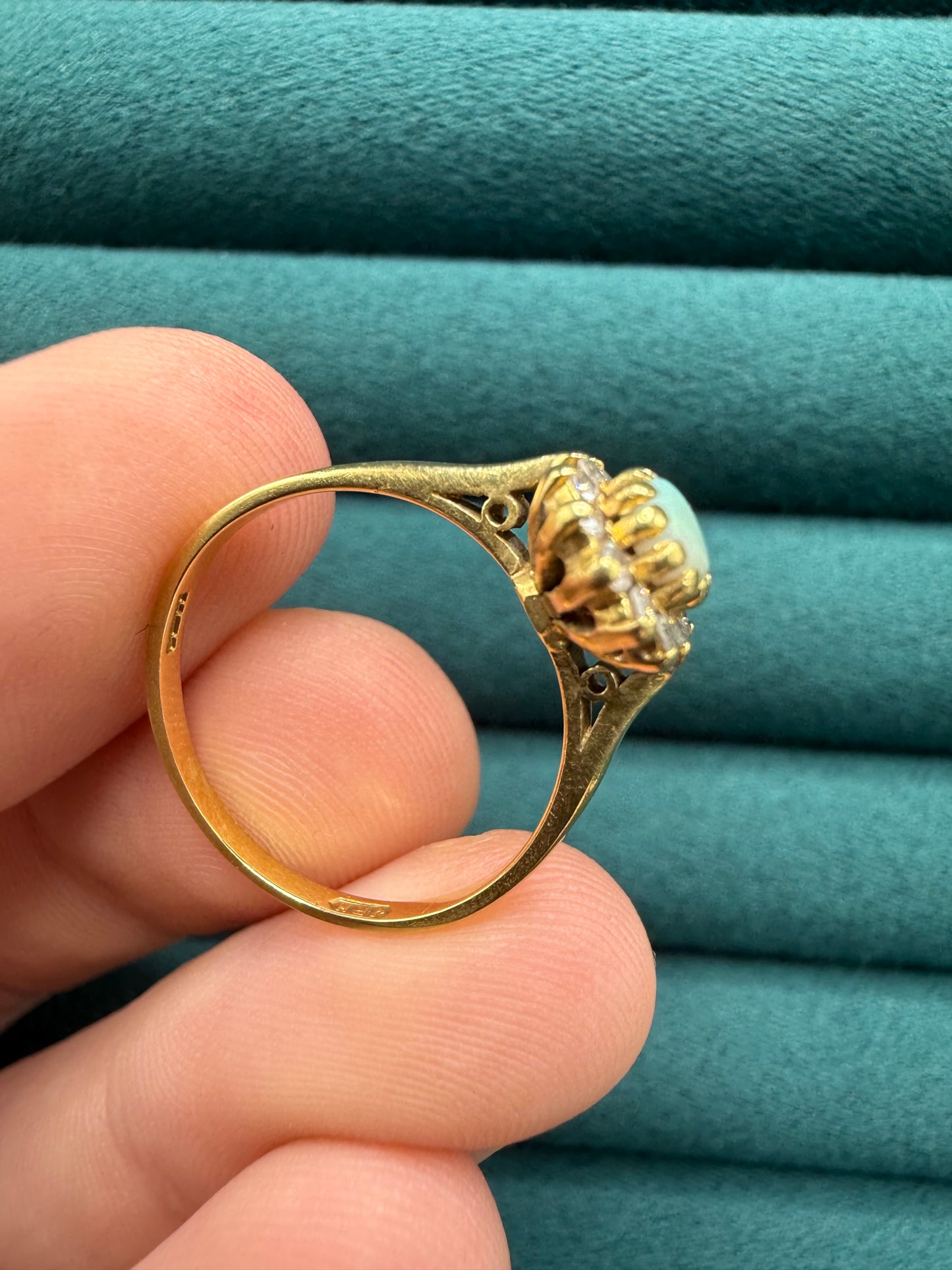 18ct gold opal and diamond ring