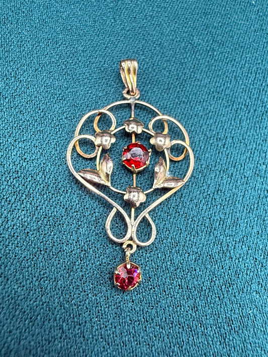 9ct gold garnet pendant
