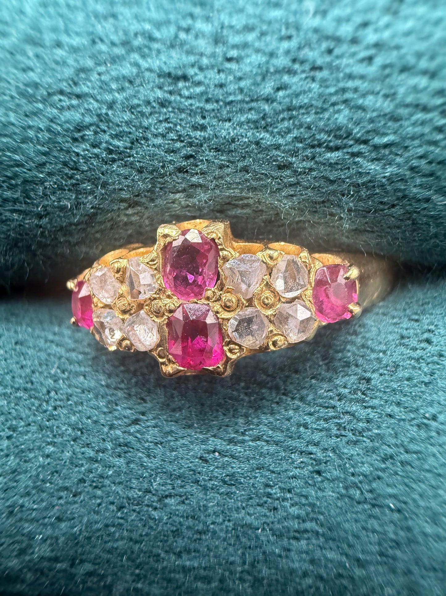 18ct gold Ruby and rose cut diamond ring antuiqe