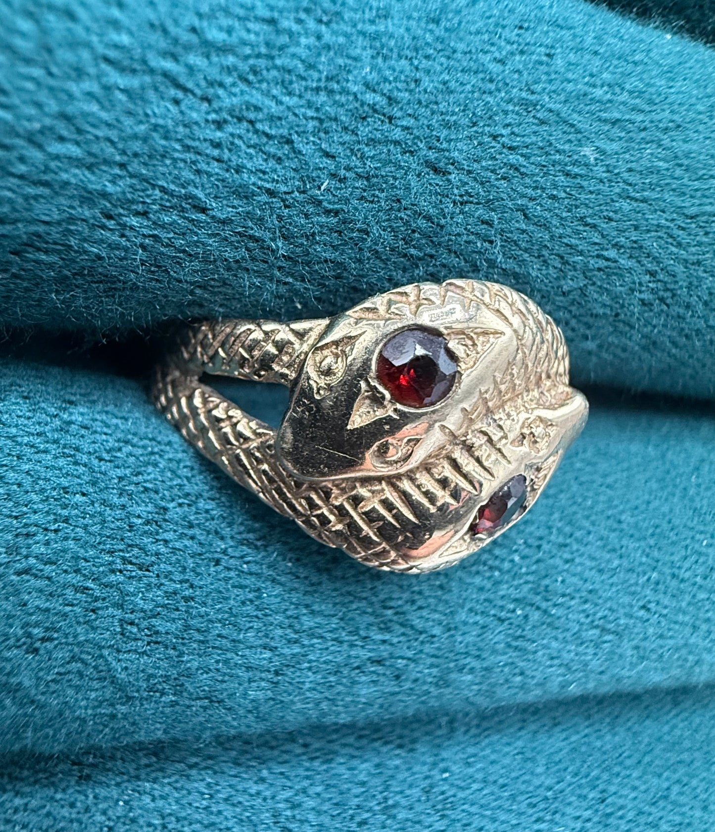 9ct gold garnet snake ring
