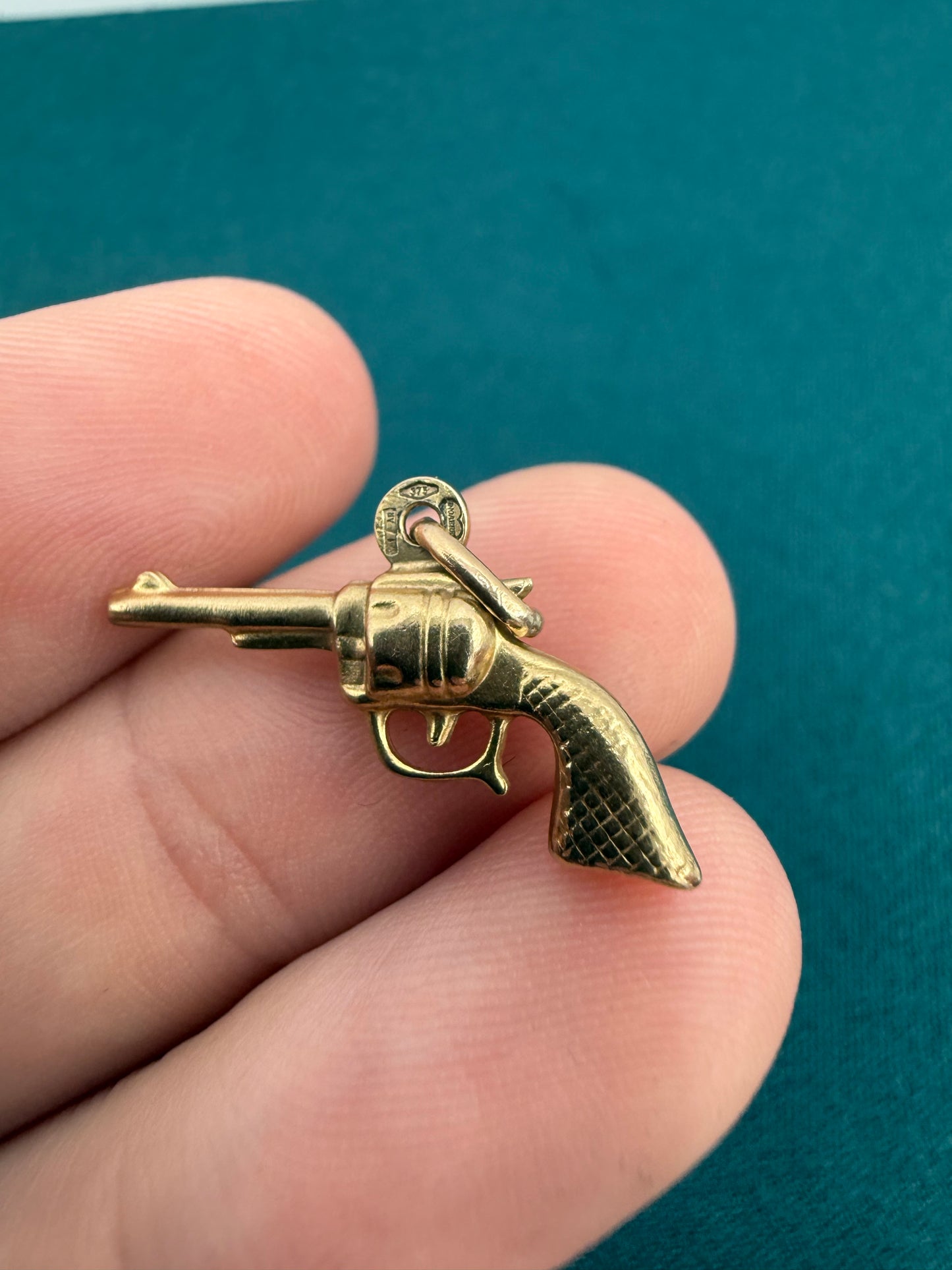 9ct gold revolver charm