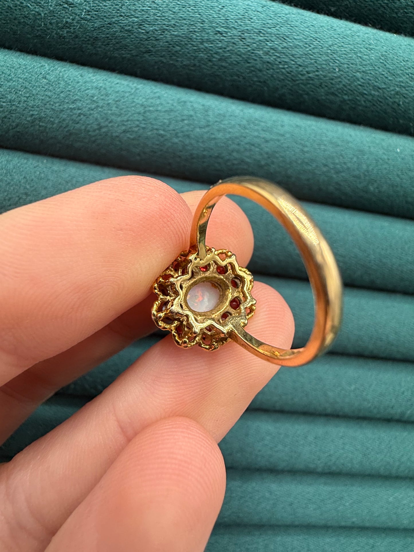9ct gold opal and garnet ring
