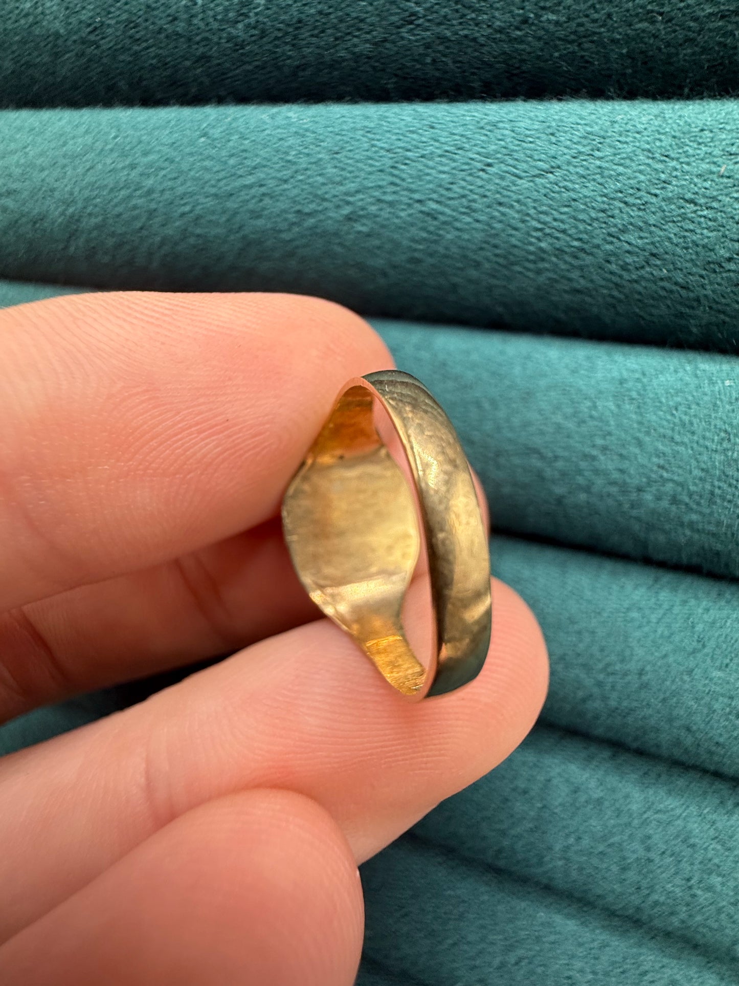 9ct gold signet ring
