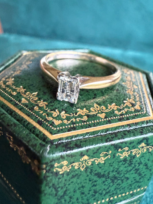 18ct gold criss cross cut diamond ring