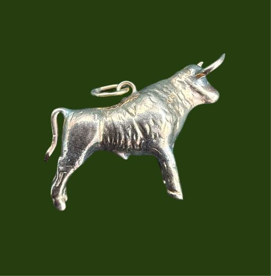 9ct gold bull charm pendant