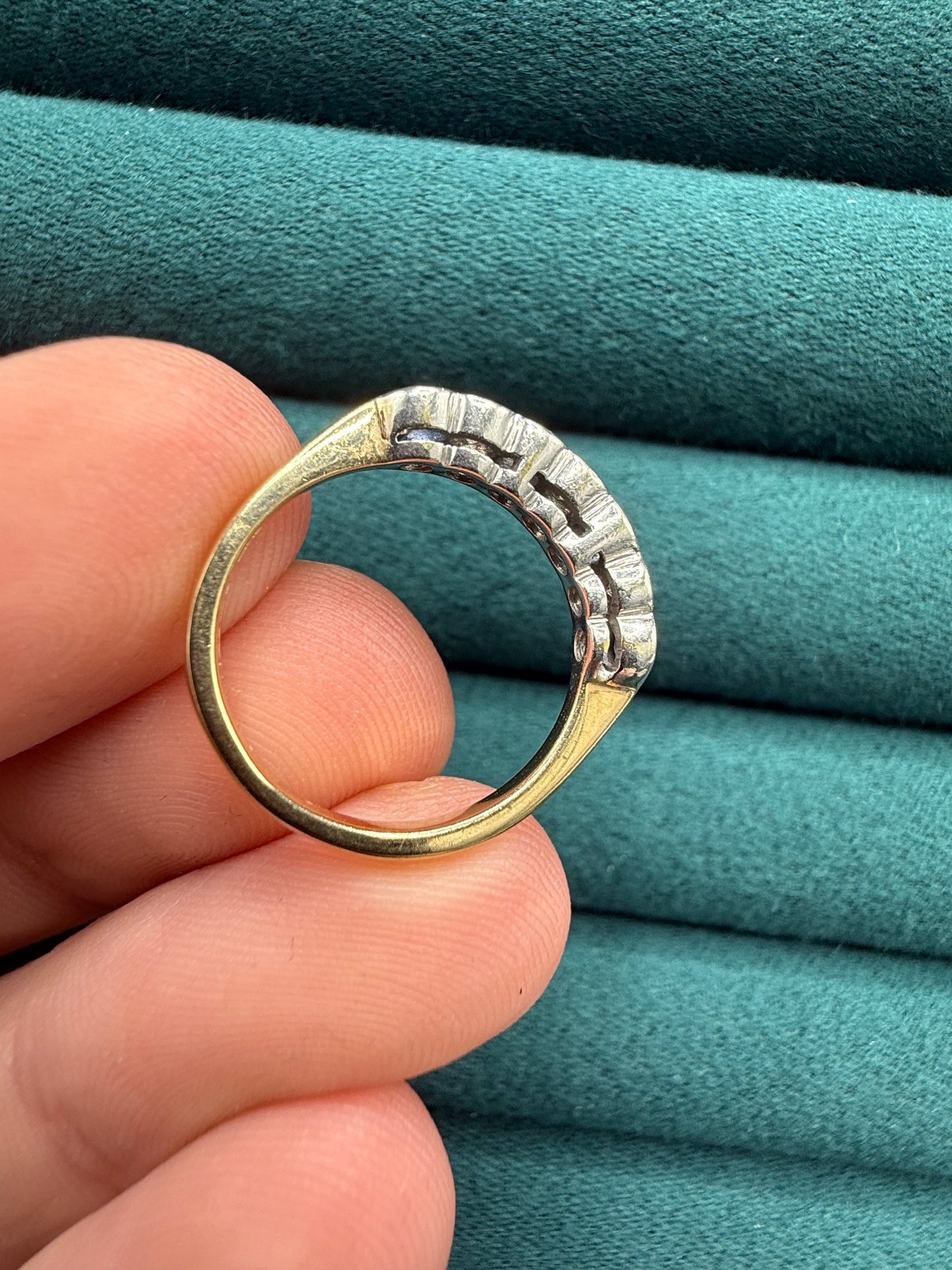 9ct gold sapphire and diamond ring