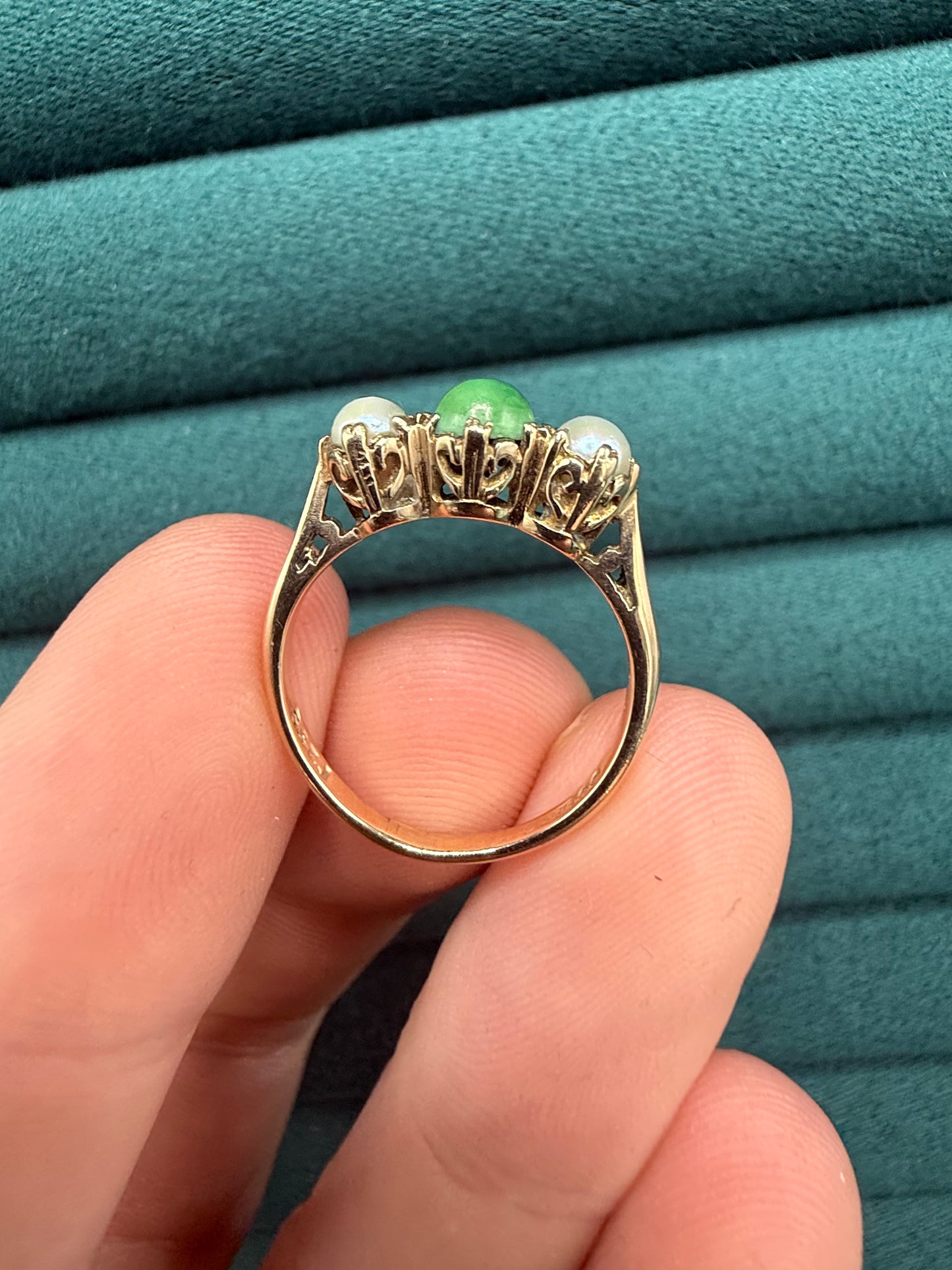 9ct gold malachite and pearl ring