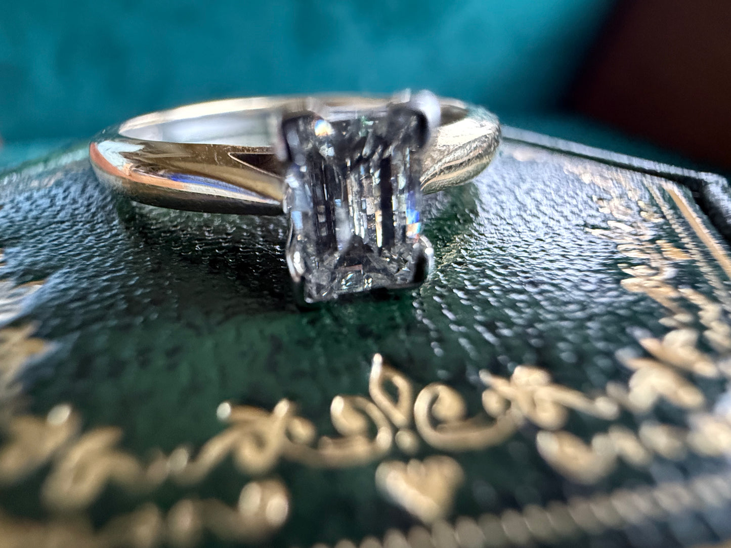 18ct gold criss cross cut diamond ring