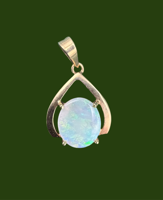 9ct gold opal pendant