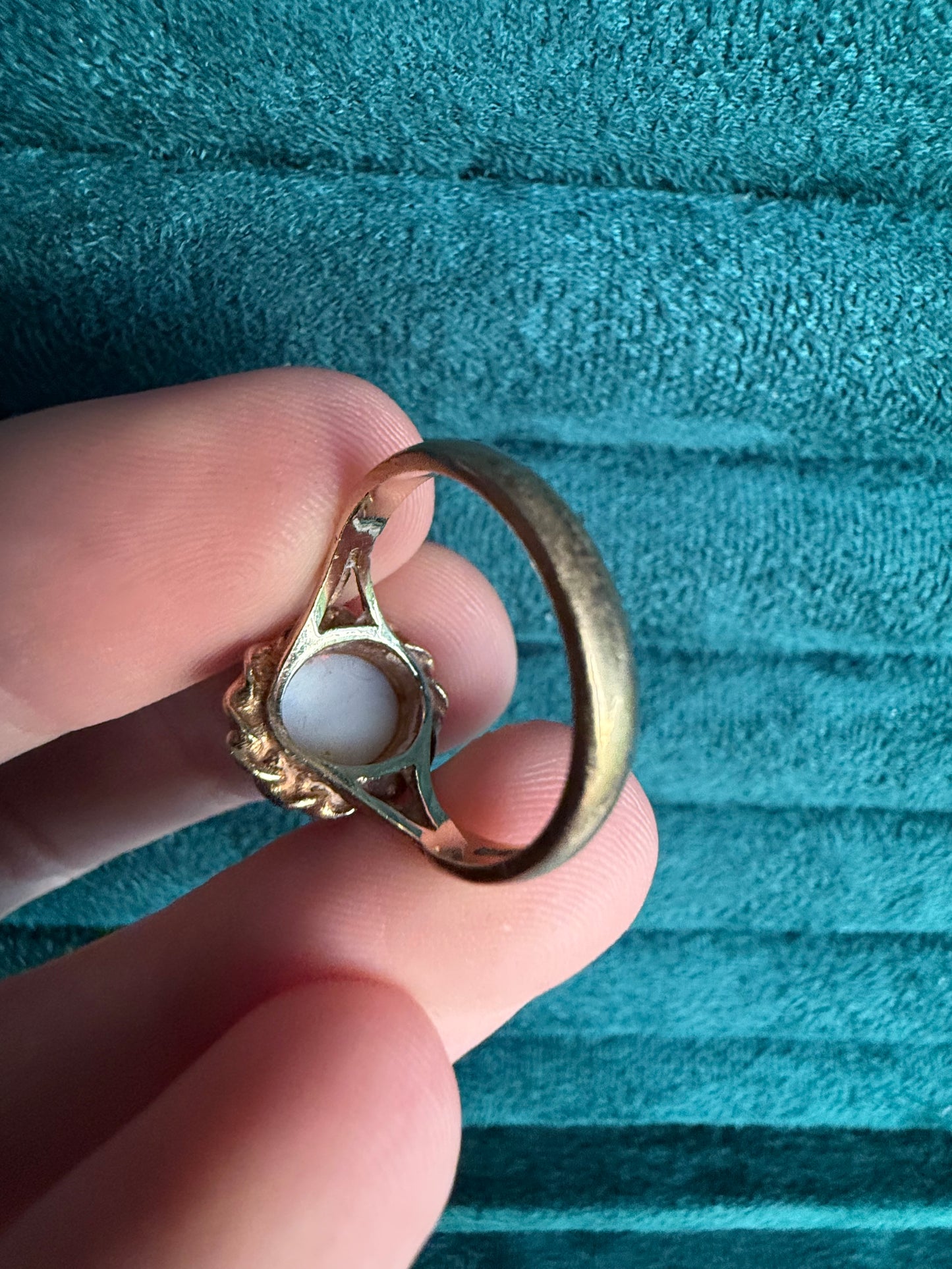 9ct gold opal ring