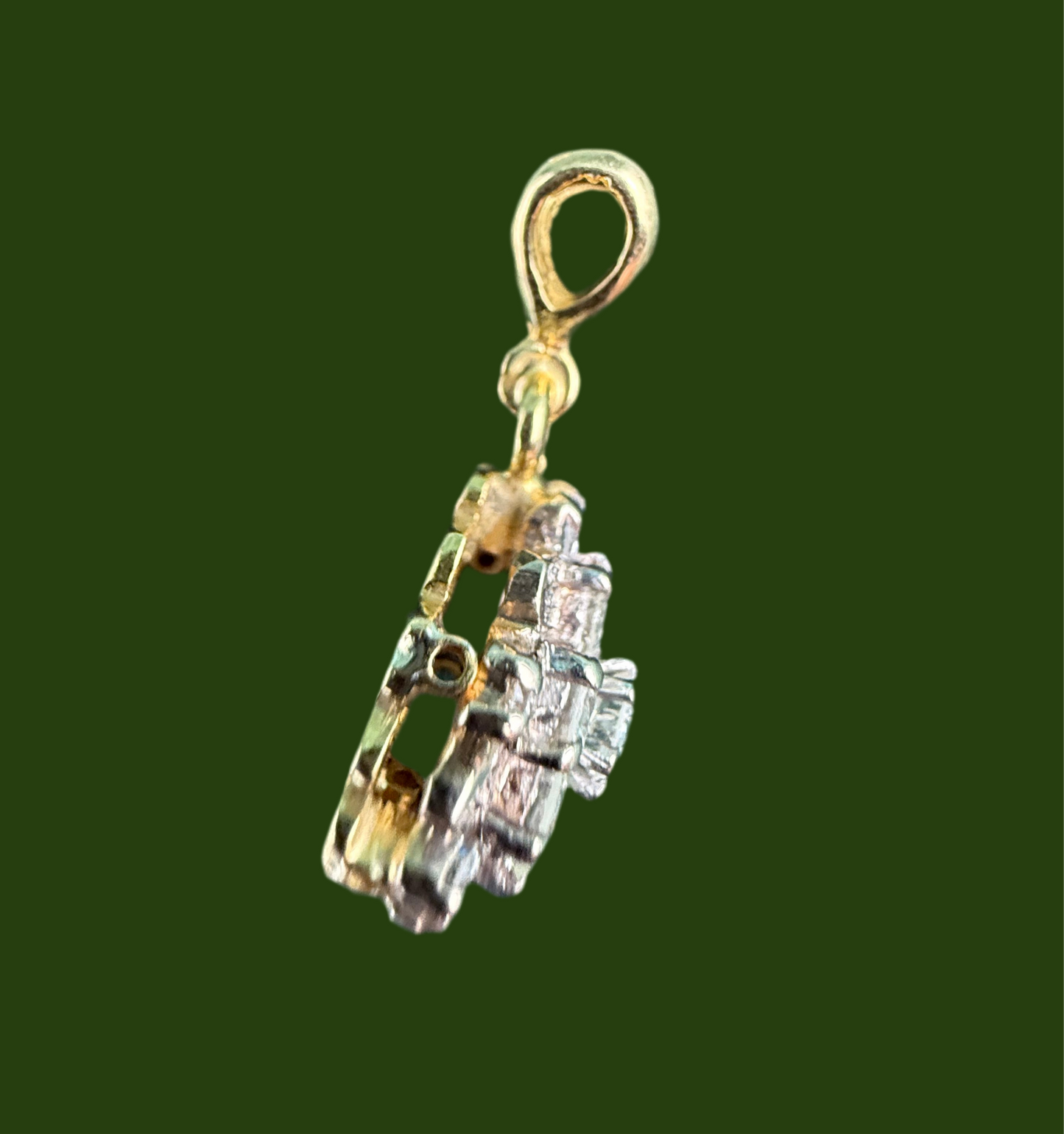 18ct gold diamond pendant