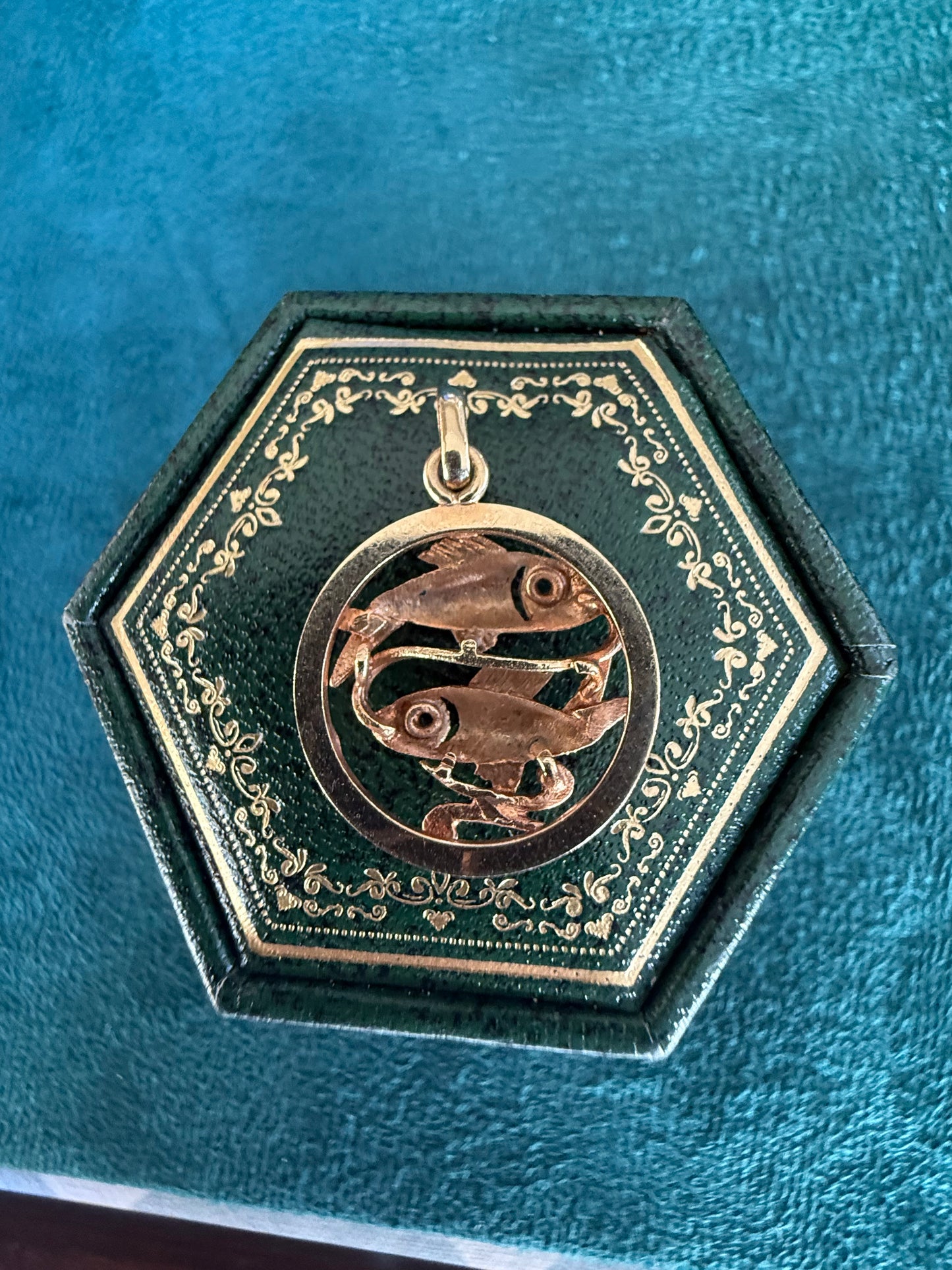 9ct gold fish pendant