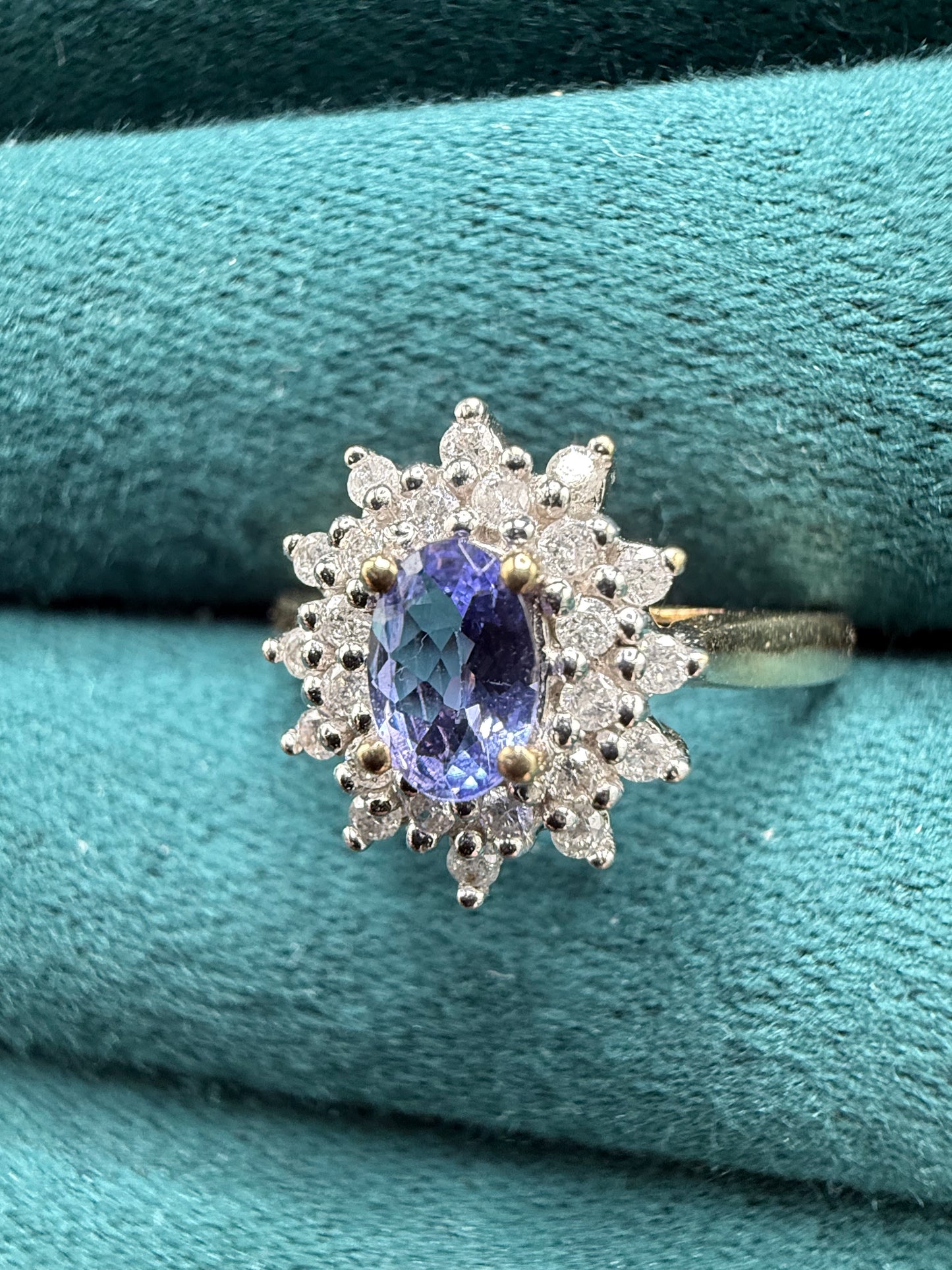 9ct gold tanzanite and diamond cluster ring