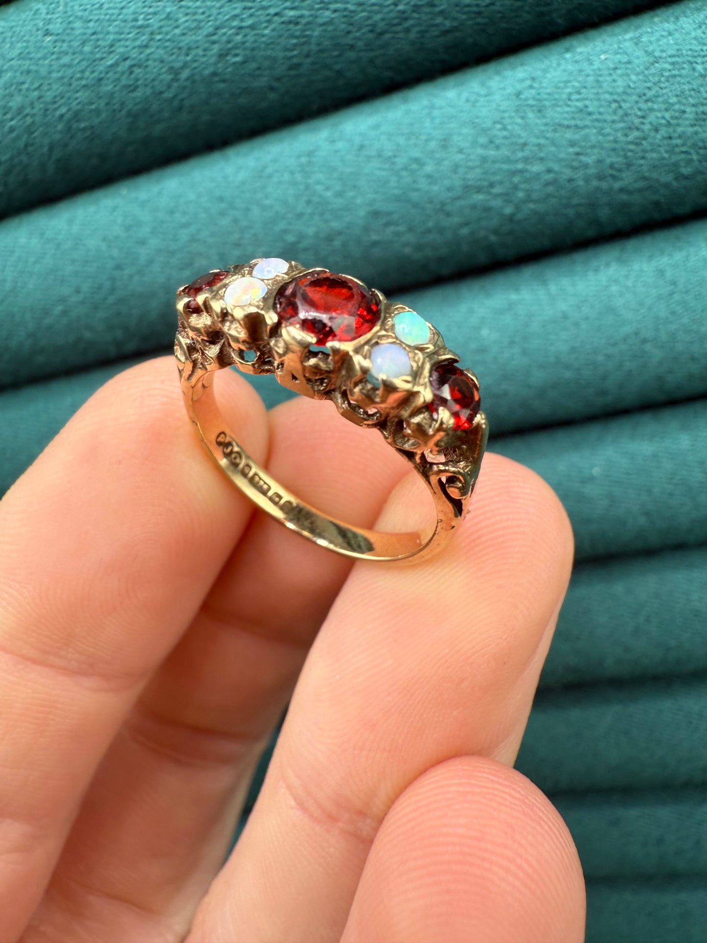 9ct gold opal and garnet ring
