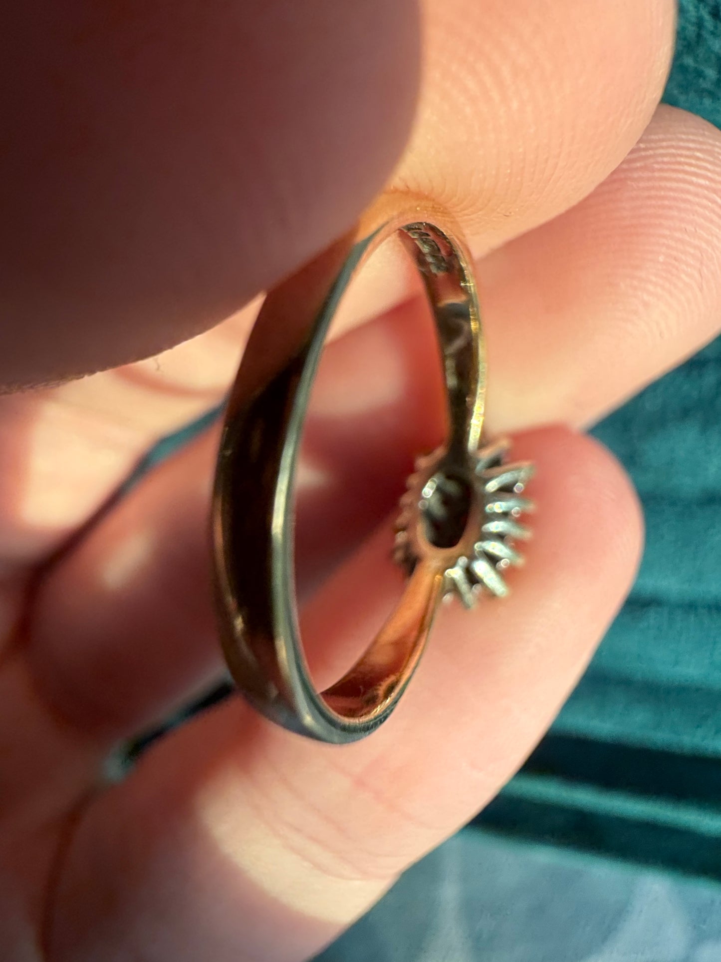 9ct gold diamond ring