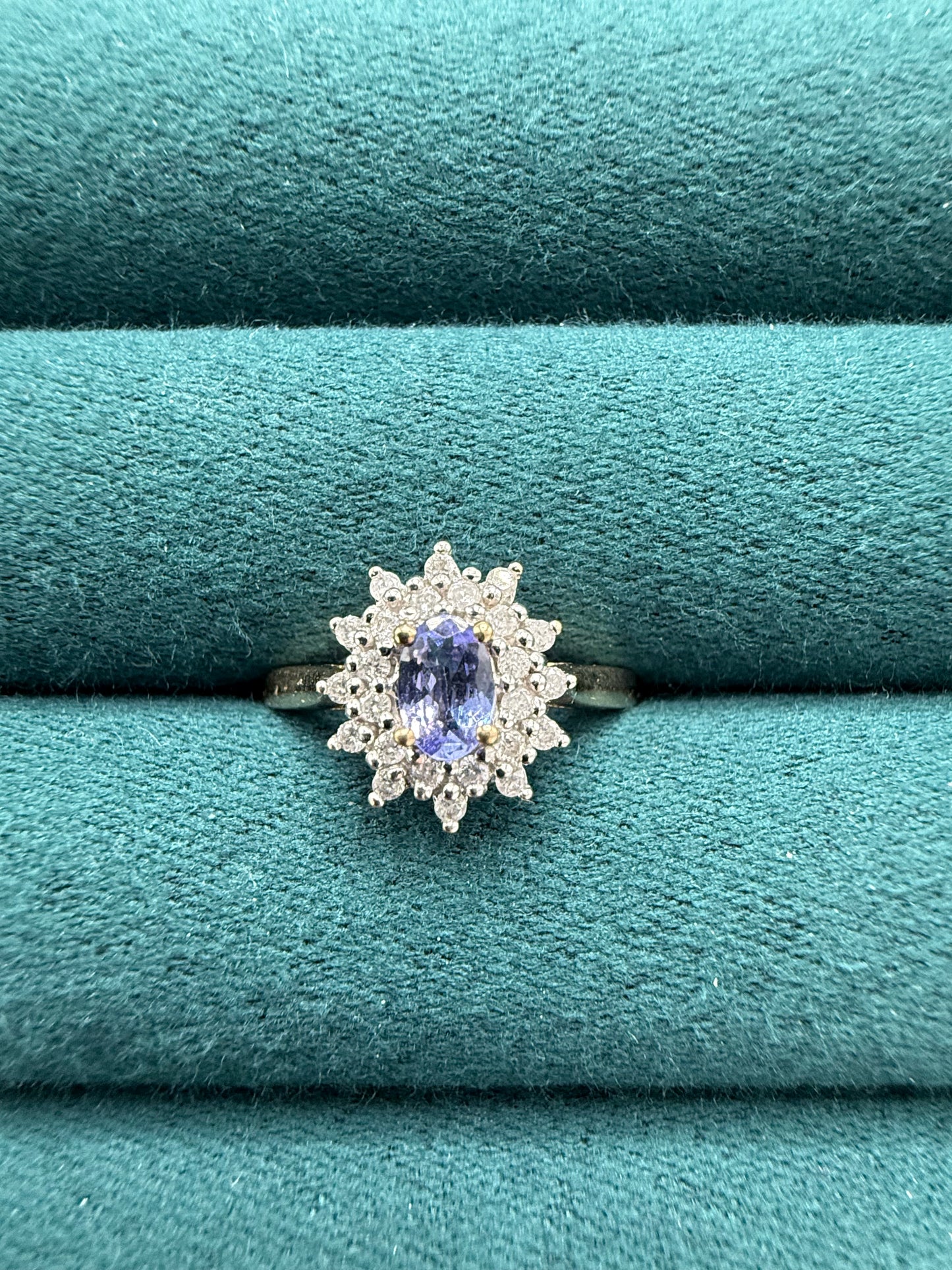 9ct gold tanzanite and diamond cluster ring