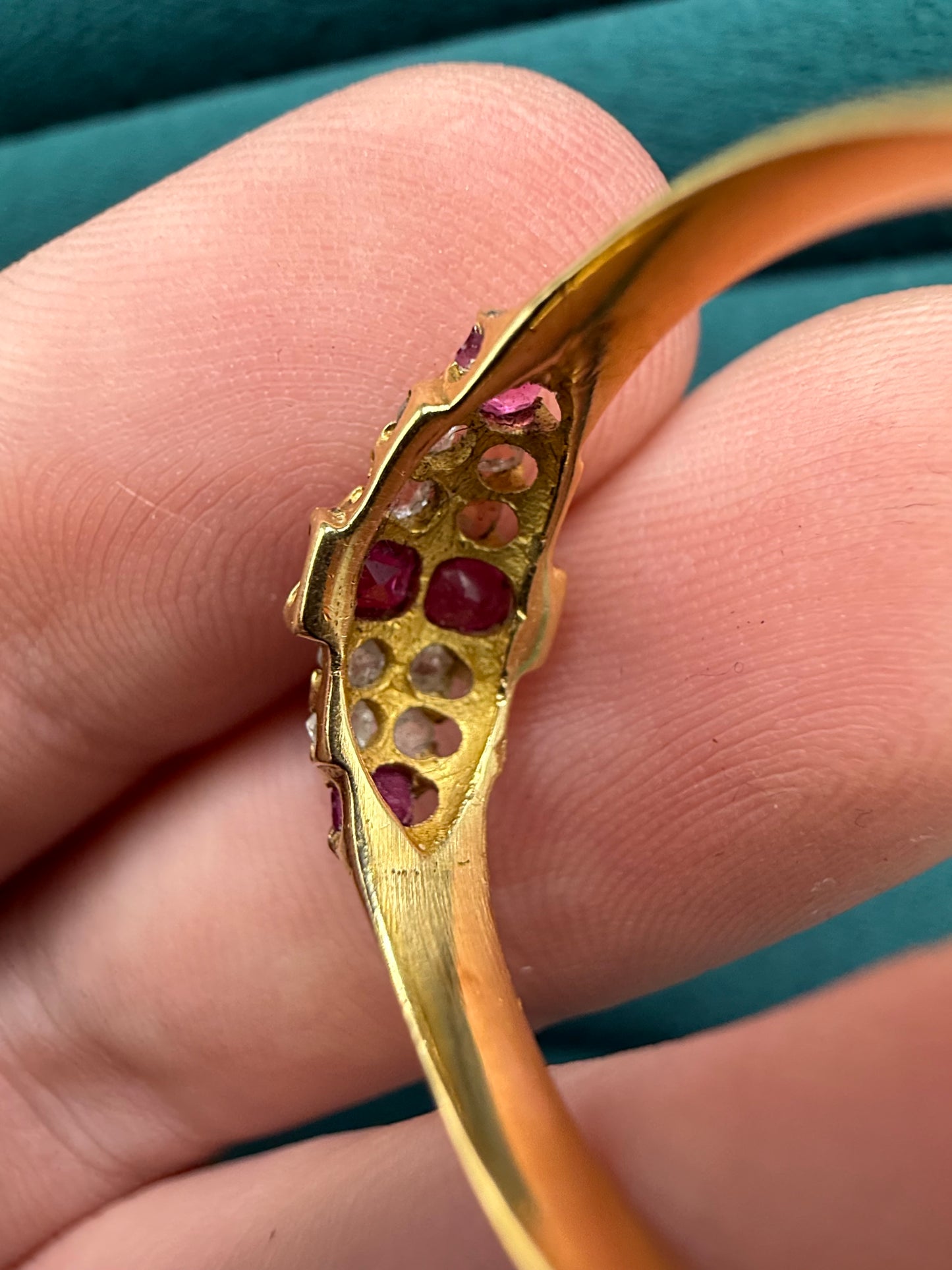 18ct gold Ruby and rose cut diamond ring antuiqe