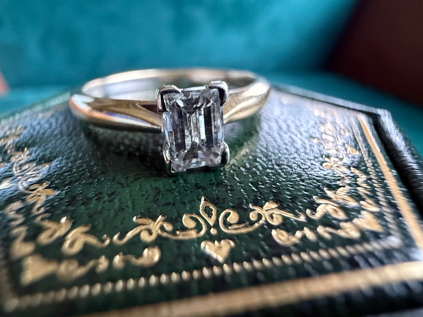 18ct gold criss cross cut diamond ring