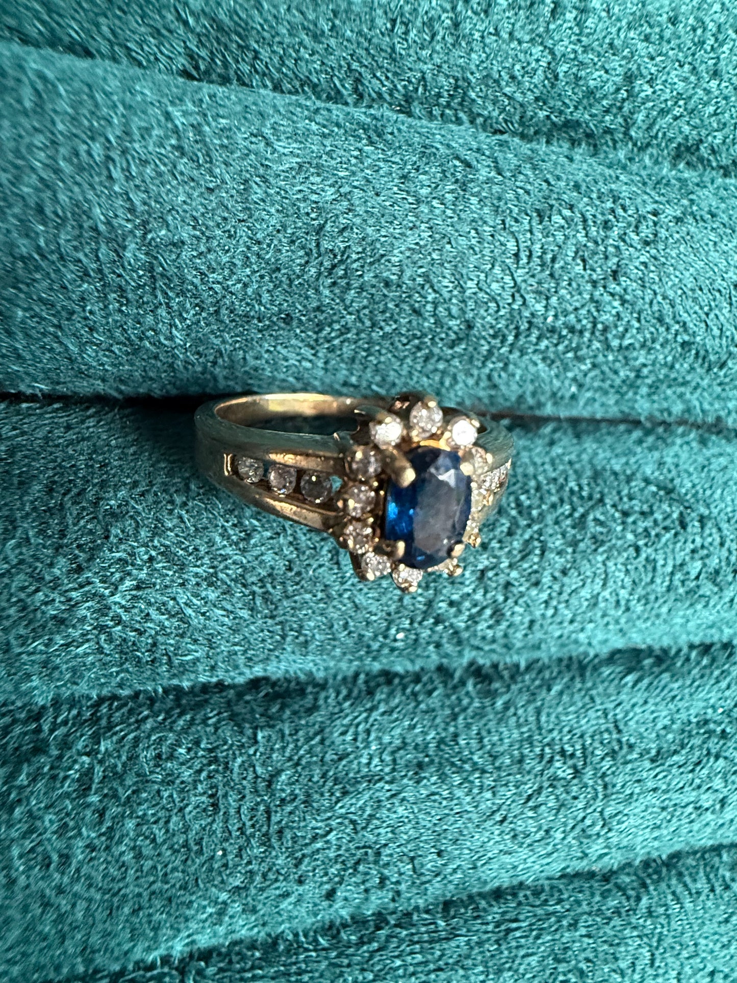 10ct gold sapphire and diamond ring