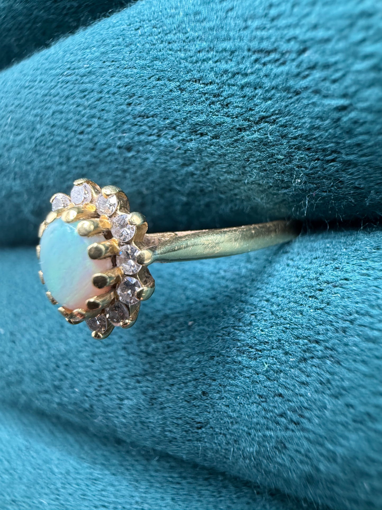 18ct gold opal and diamond ring