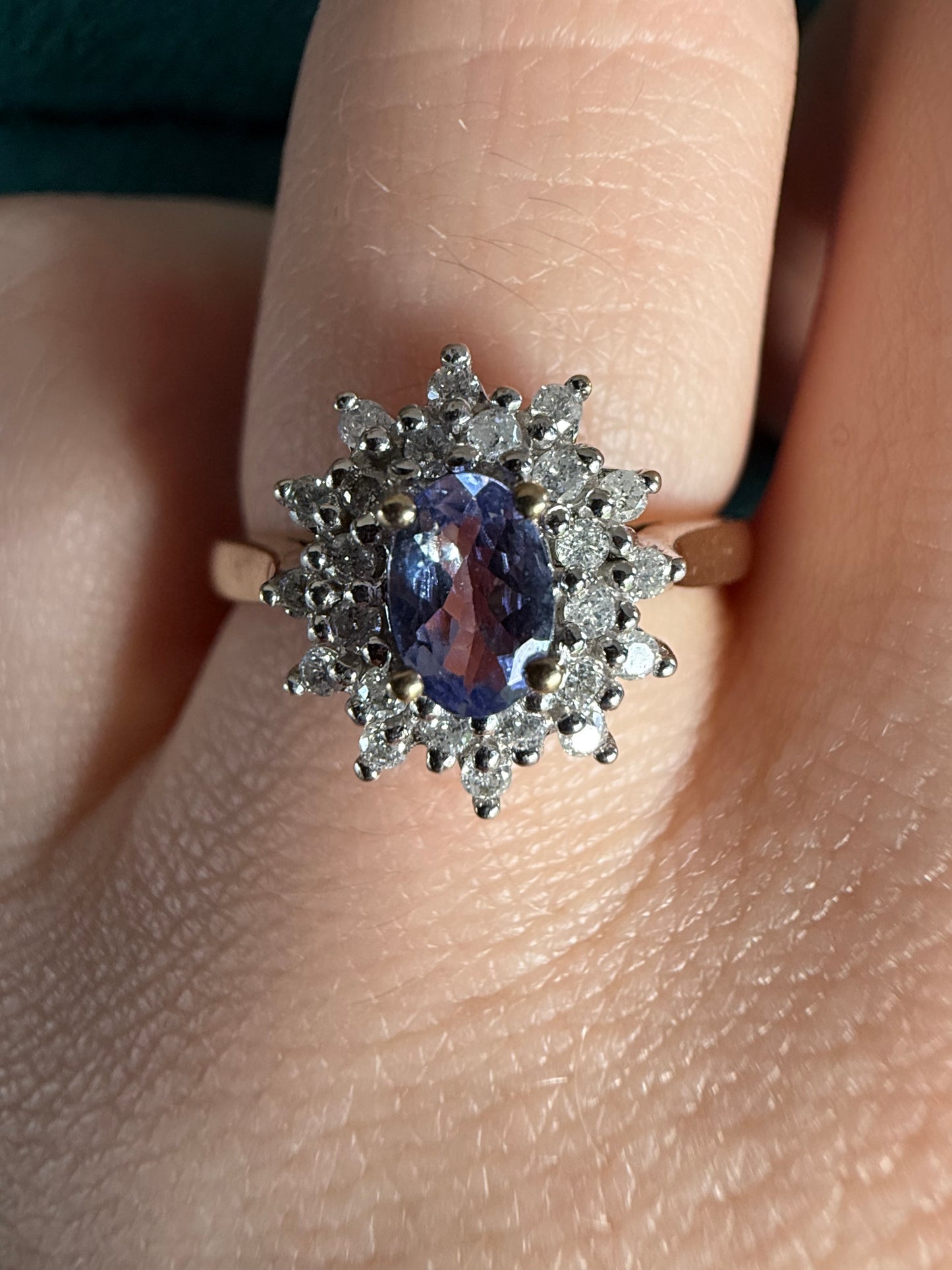 9ct gold tanzanite and diamond cluster ring