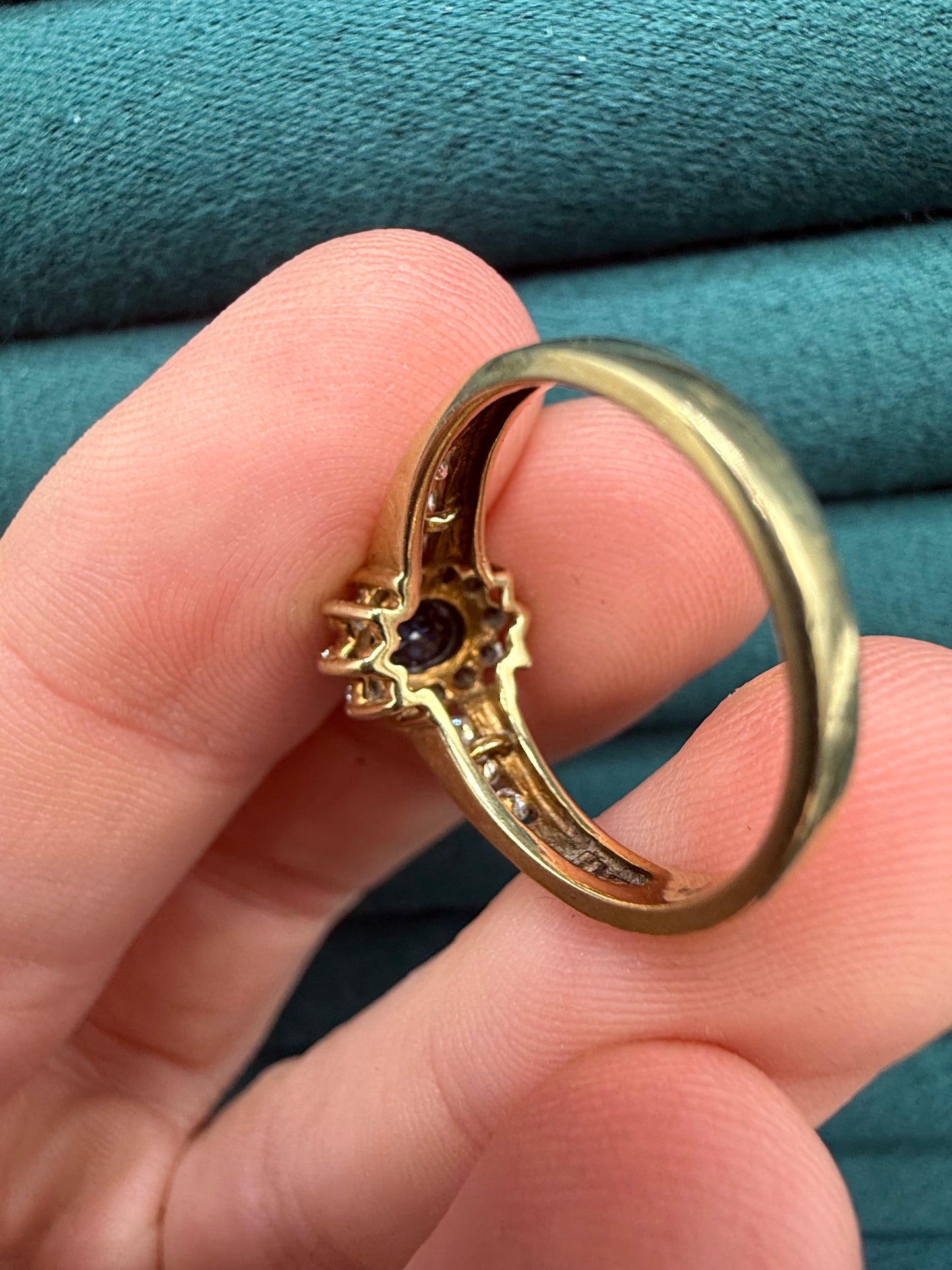 10ct gold sapphire and diamond ring