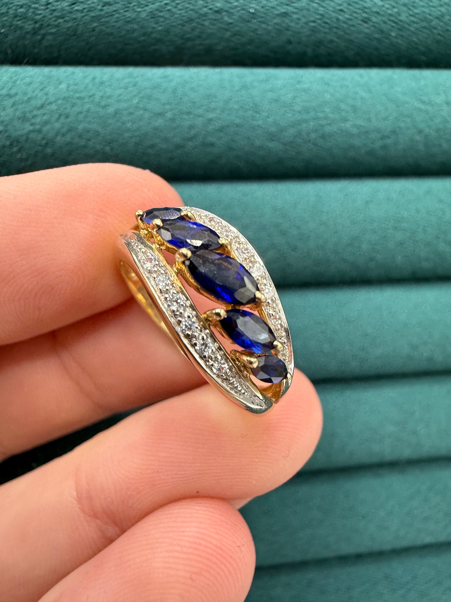 9ct gold sapphire and diamond ring