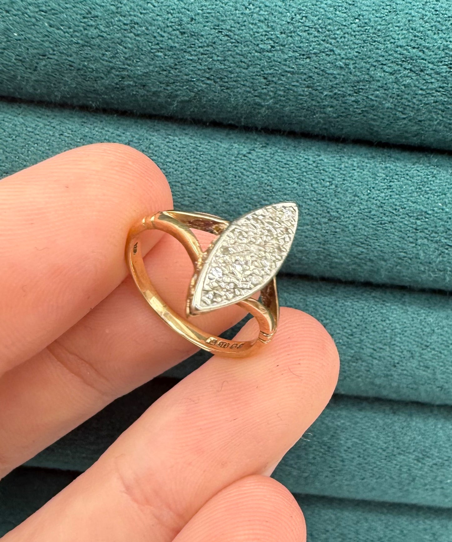 9ct gold kite shaped diamond ring