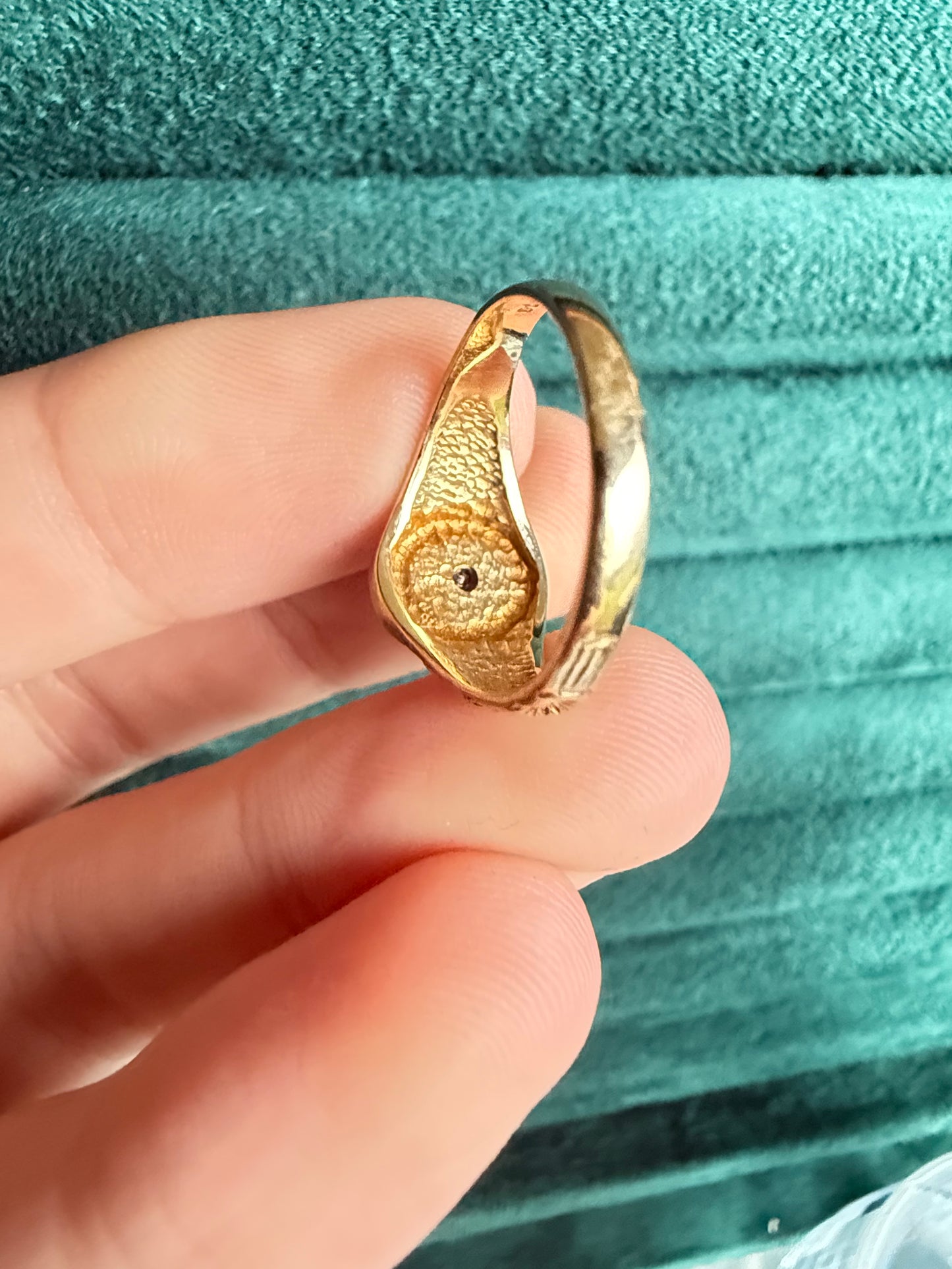 9ct gold diamond signet ring