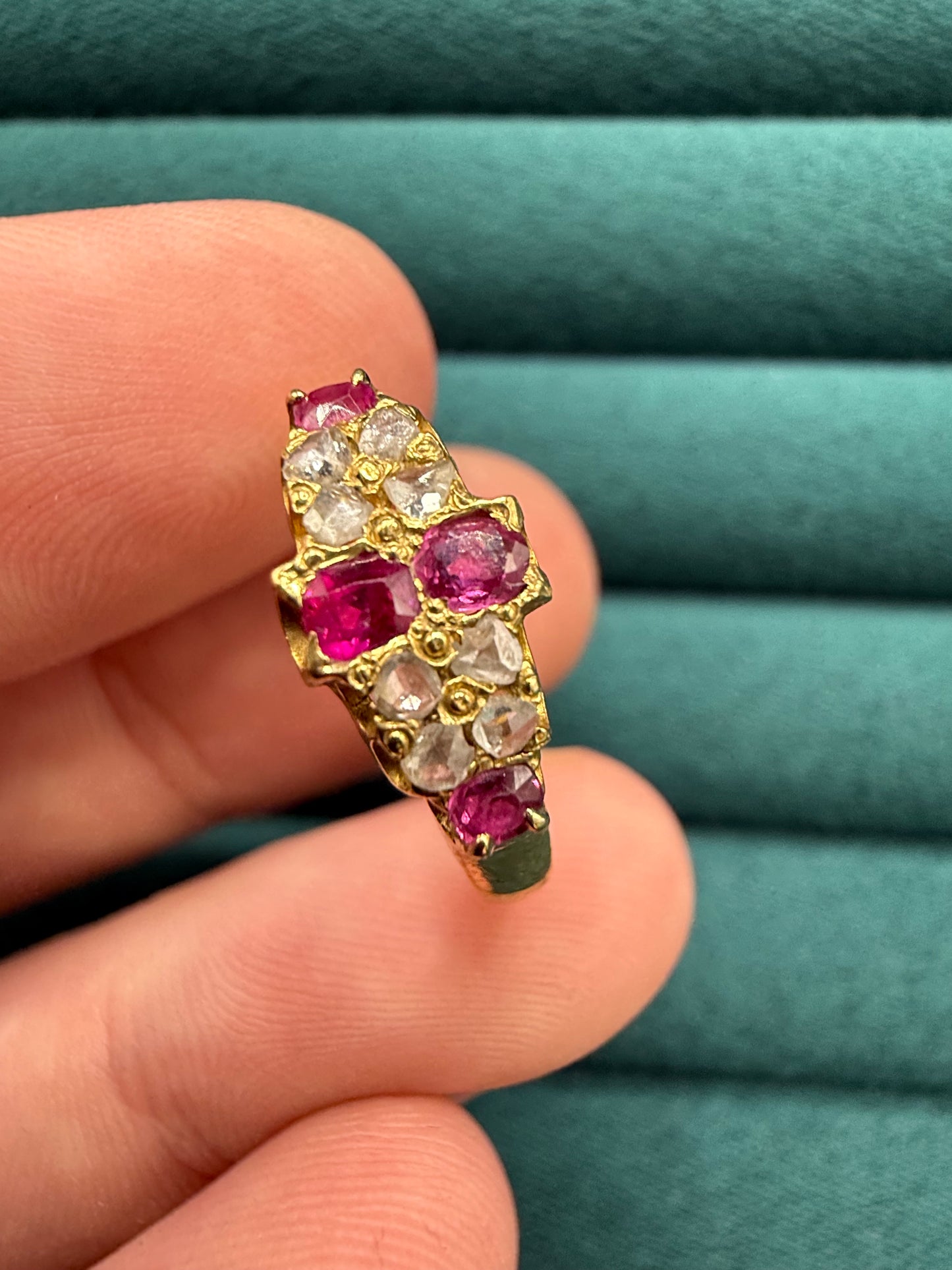 18ct gold Ruby and rose cut diamond ring antuiqe