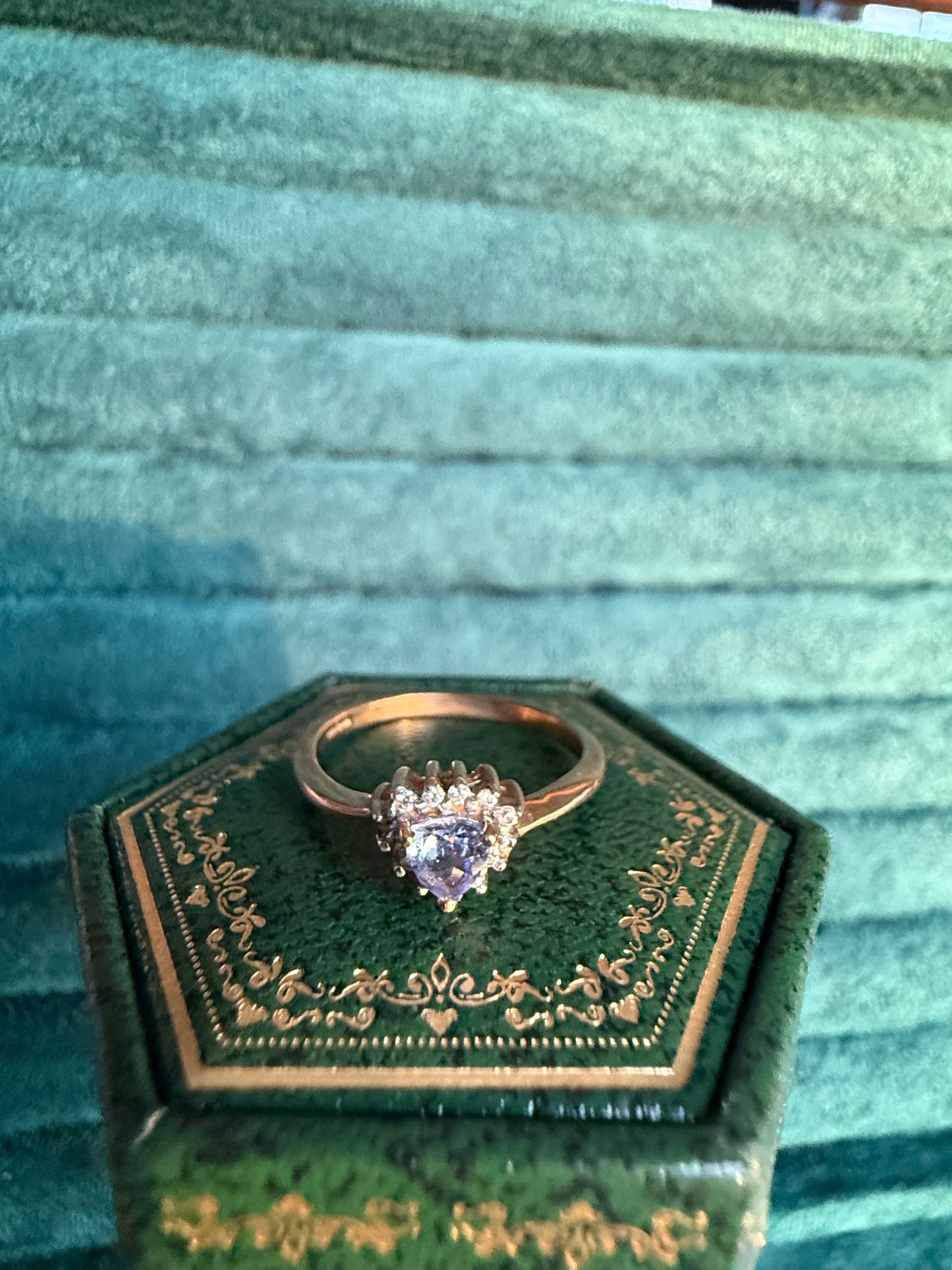 9ct gold tanzanite and diamond ring