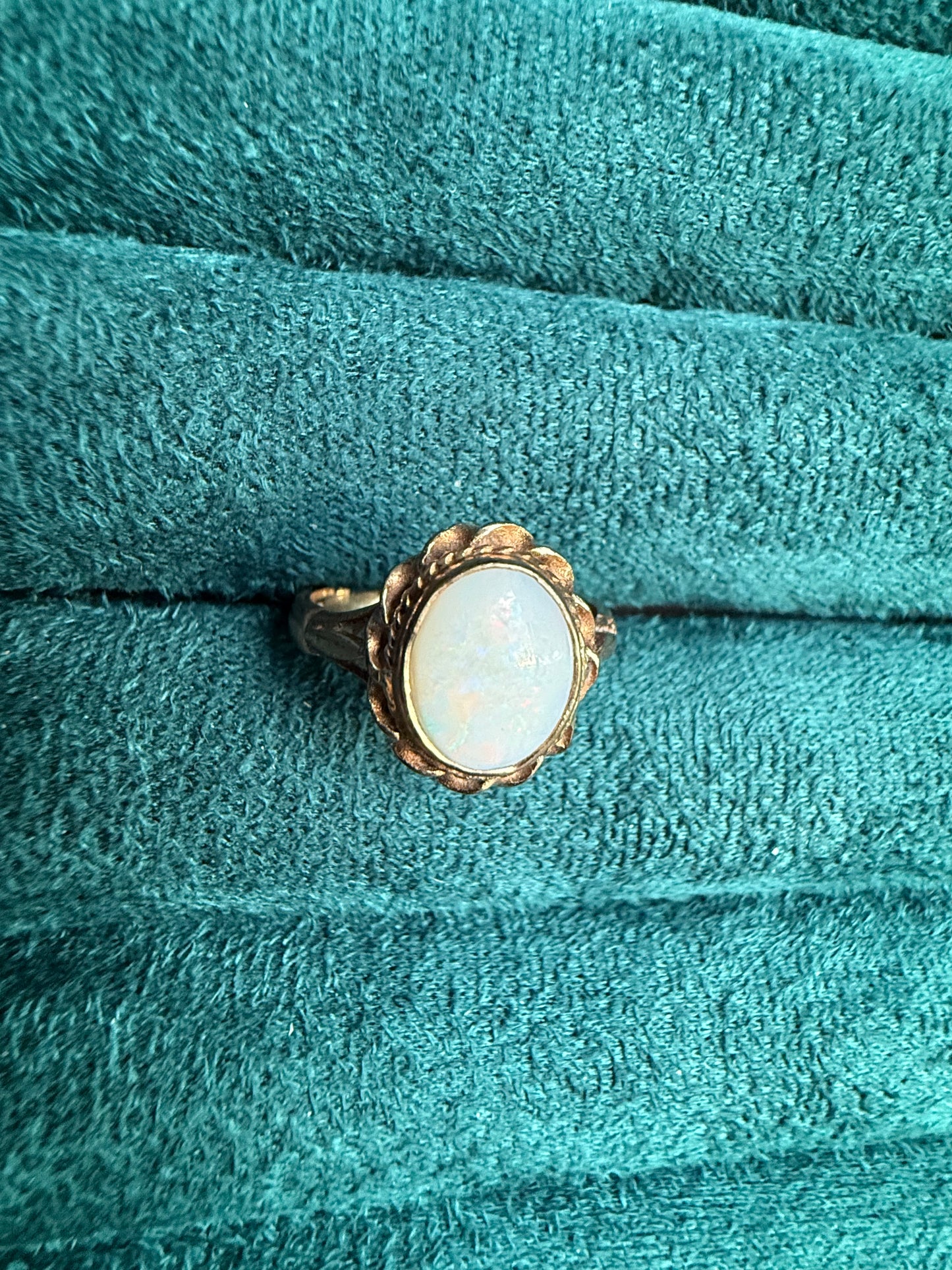 9ct gold opal ring