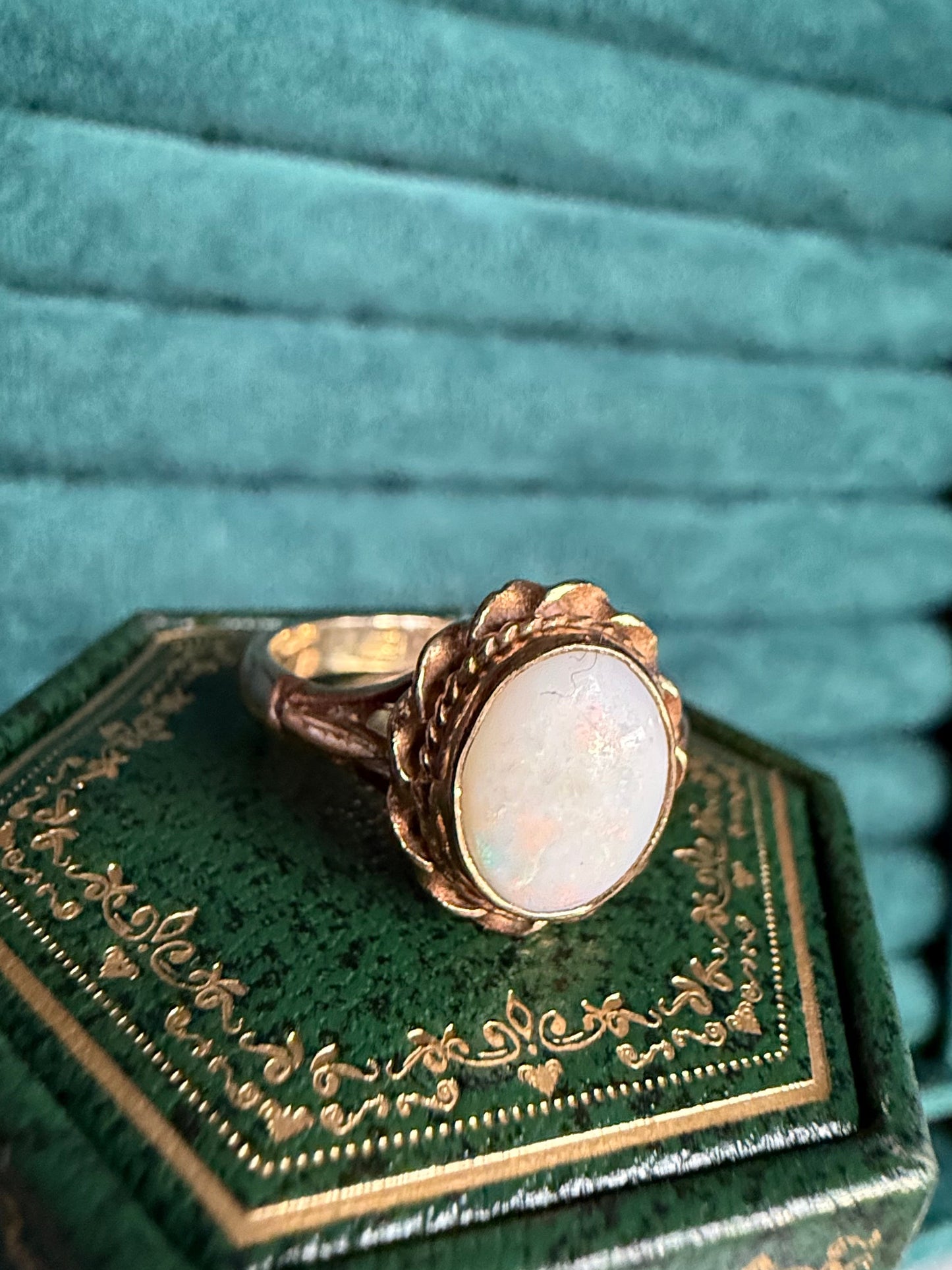 9ct gold opal ring