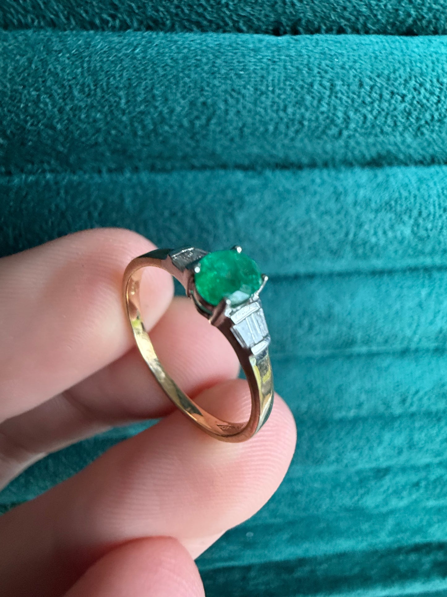 9ct gold emerald and baguette cut diamond ring