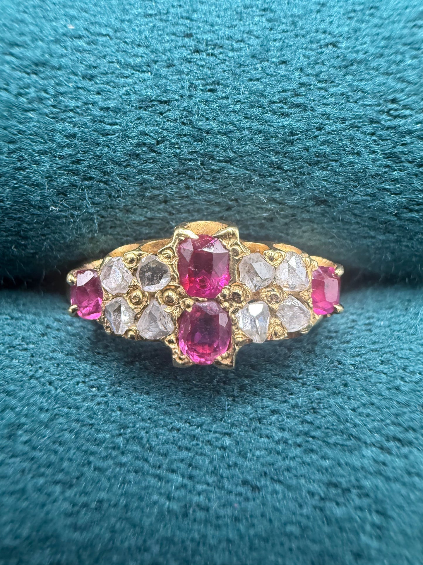 18ct gold Ruby and rose cut diamond ring antuiqe