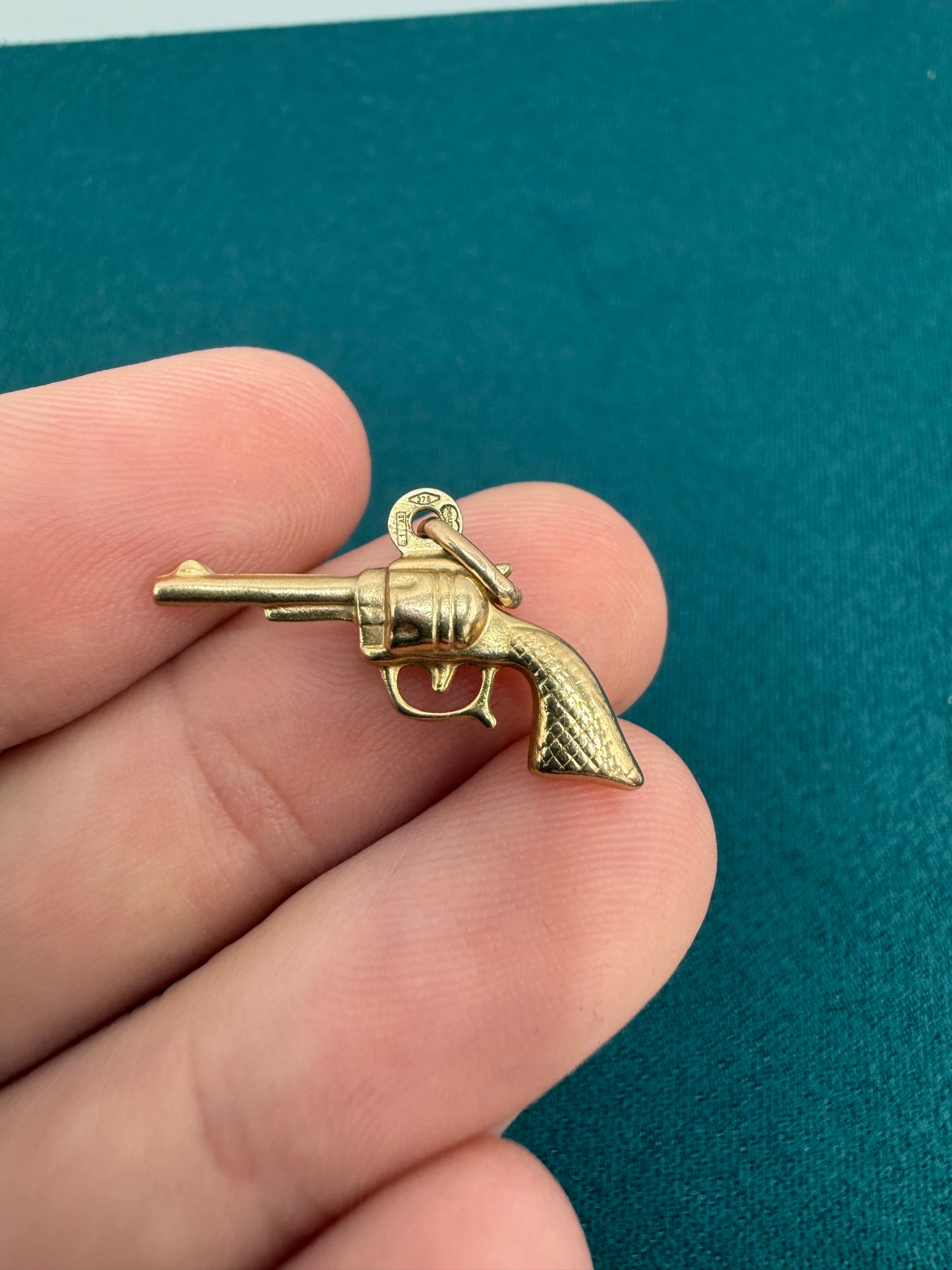 9ct gold revolver charm