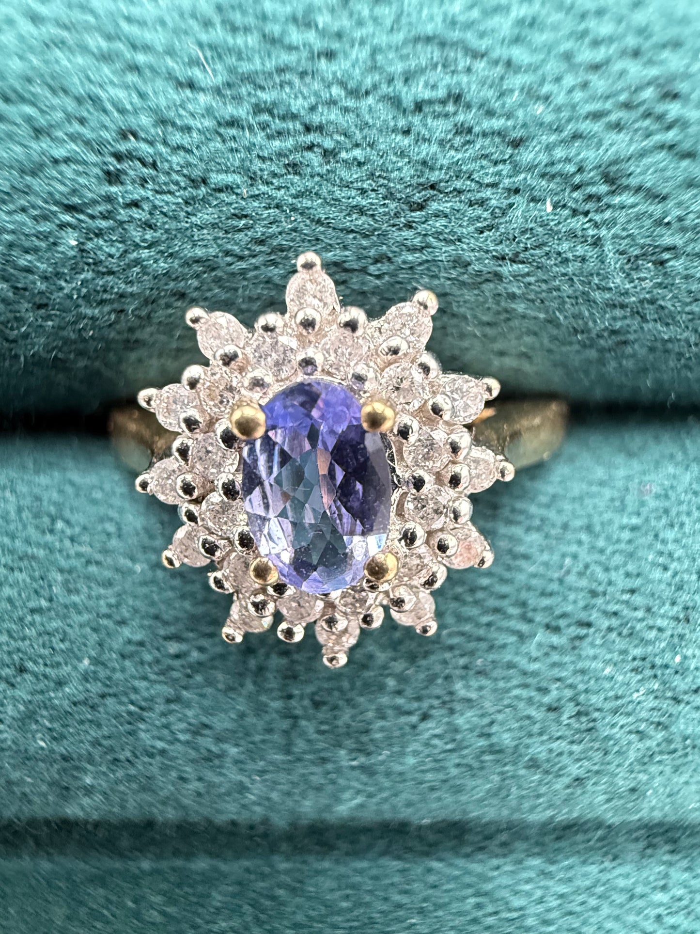 9ct gold tanzanite and diamond cluster ring