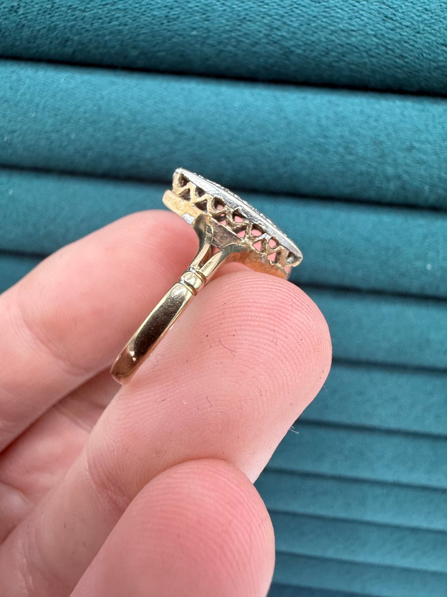 9ct gold kite shaped diamond ring