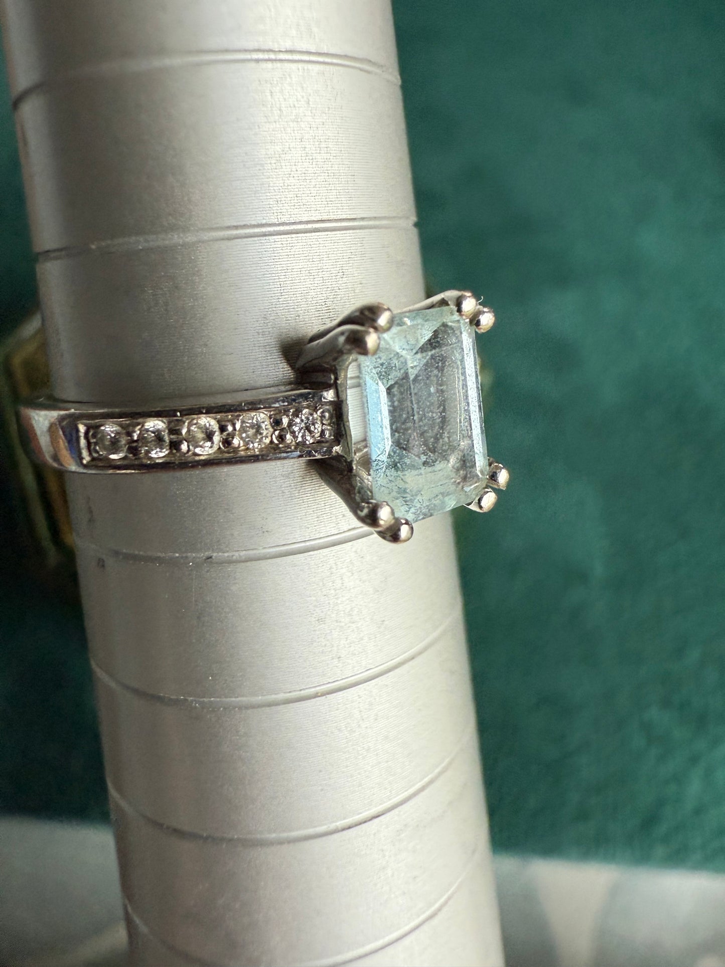 9ct white gold aqua marine and diamond ring