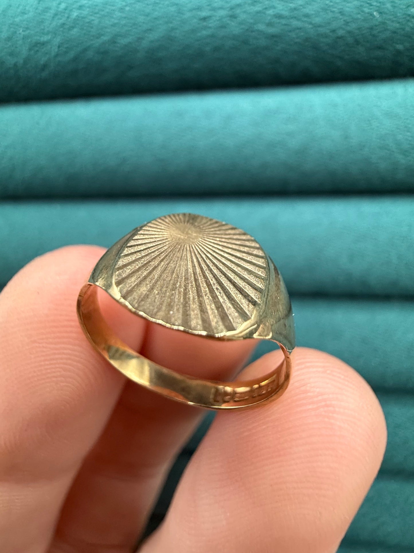9ct gold signet ring