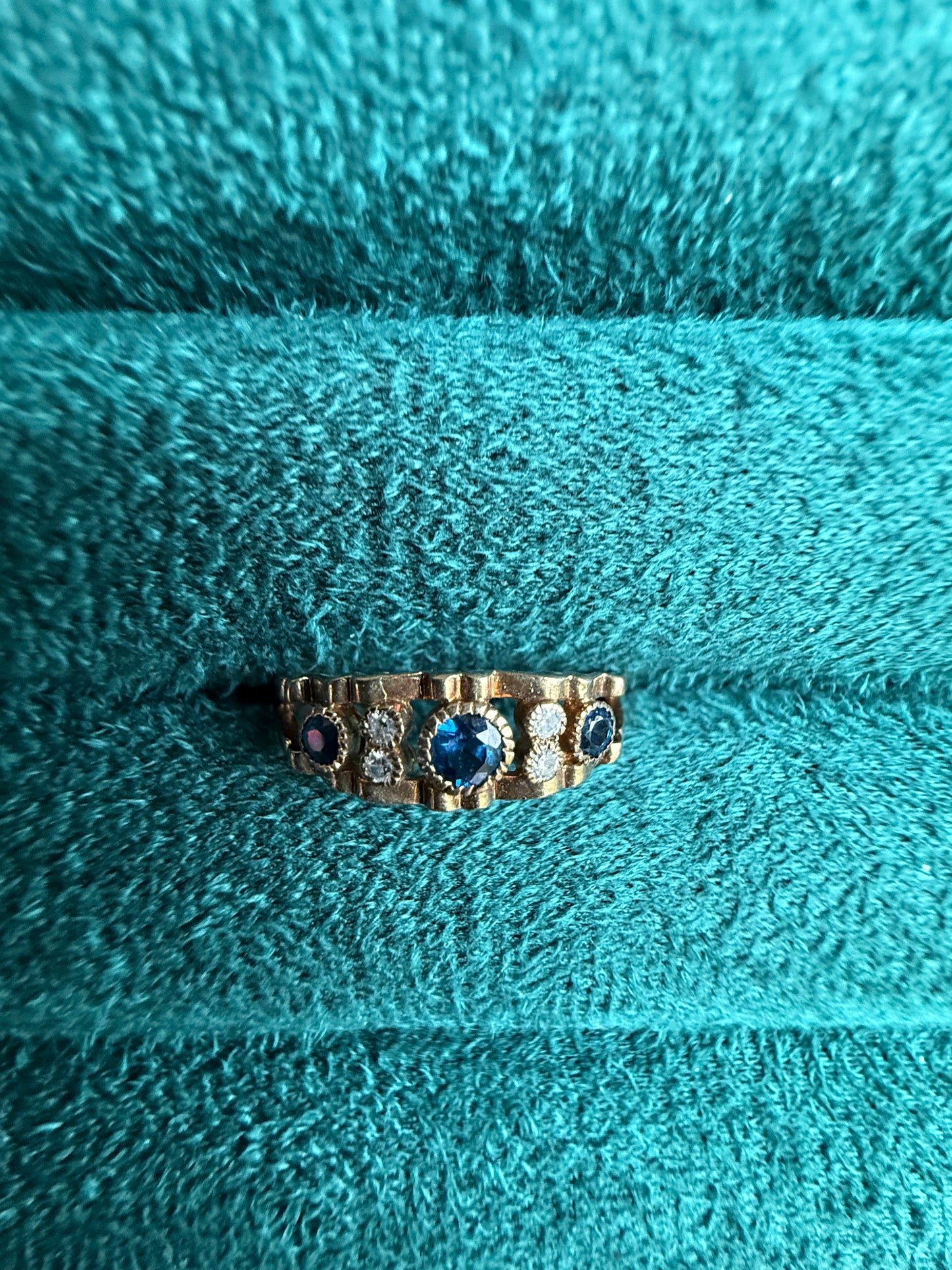 9ct gold sapphire and diamond ring