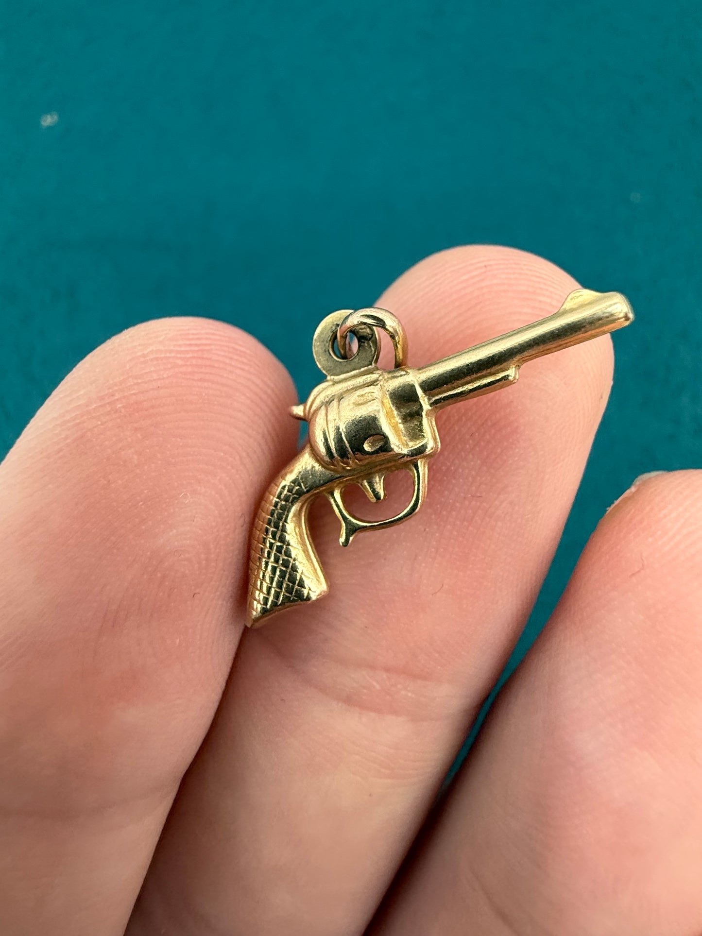 9ct gold revolver charm