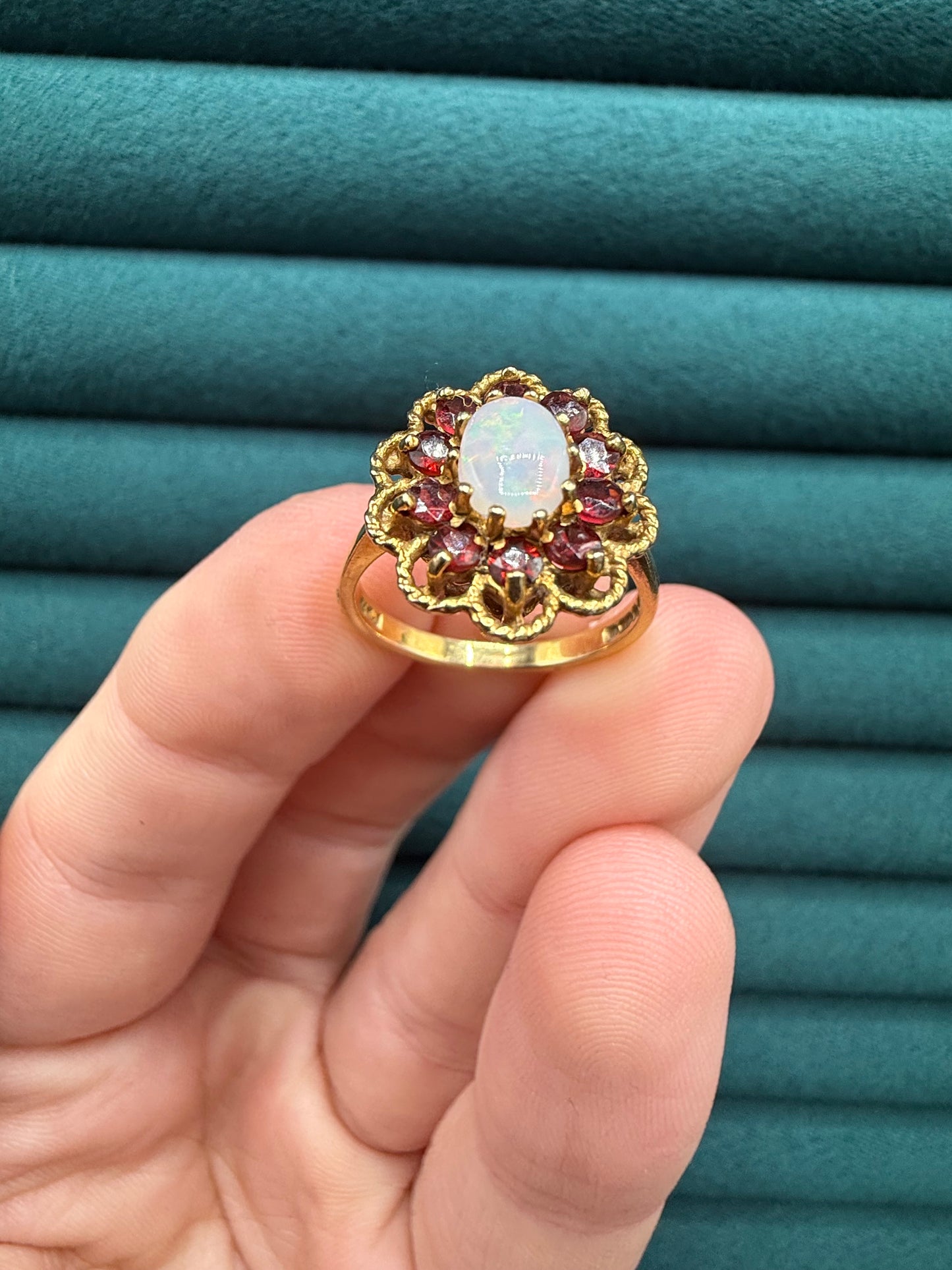 9ct gold opal and garnet ring