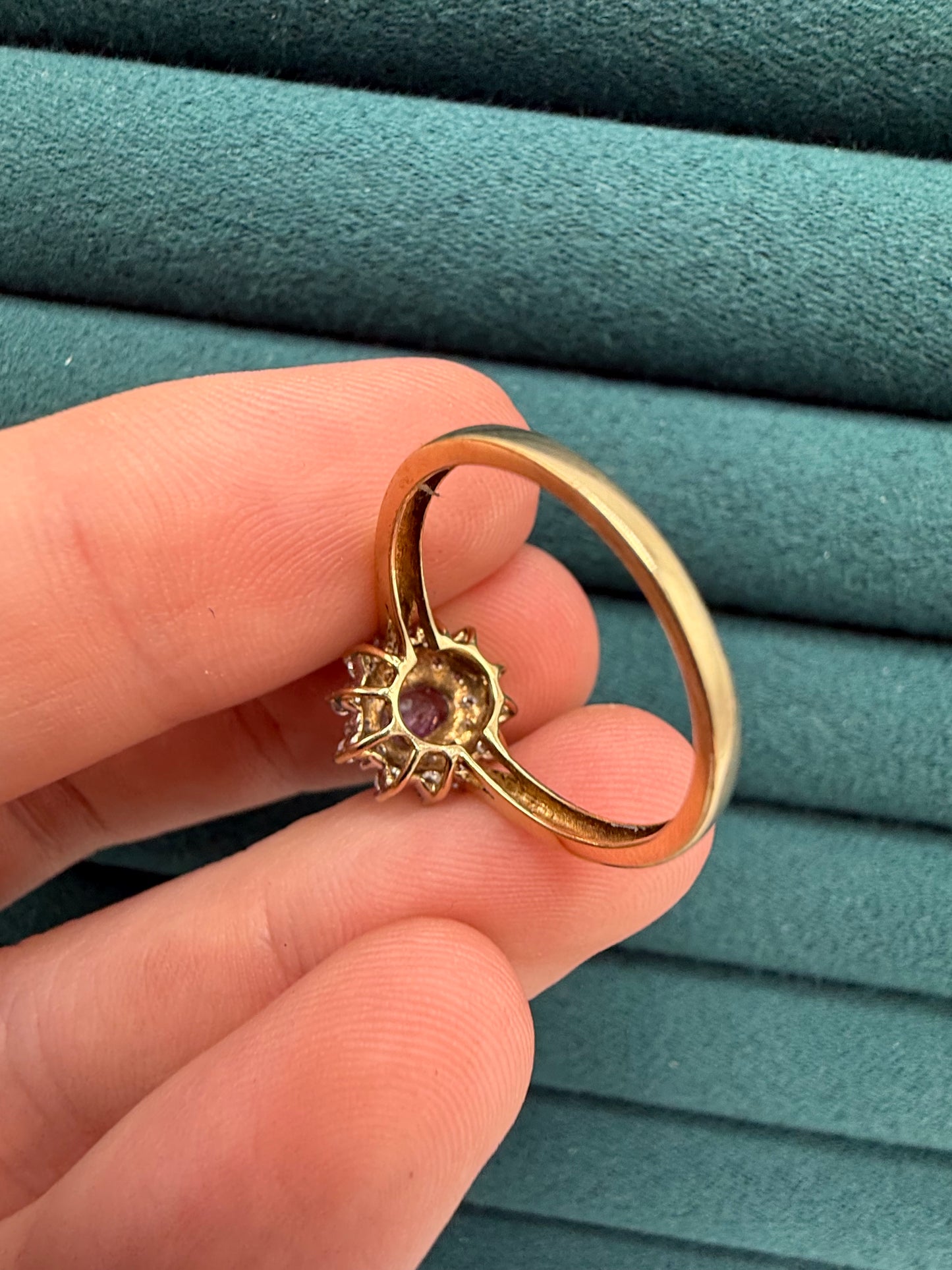 9ct gold tanzanite and diamond cluster ring
