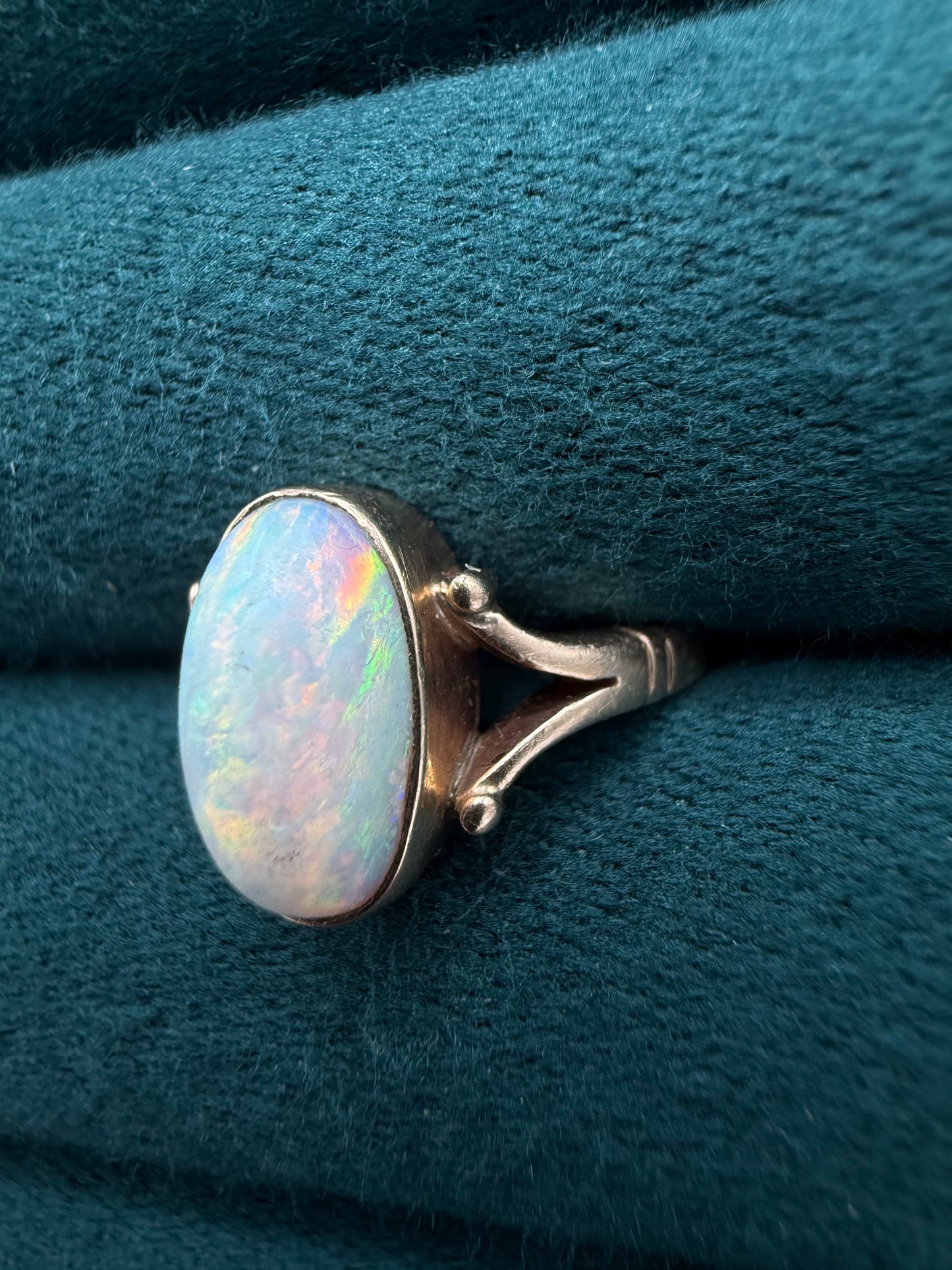 9ct gold opal ring