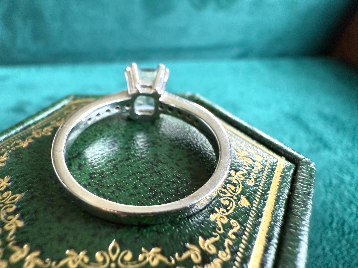 9ct white gold aqua marine and diamond ring